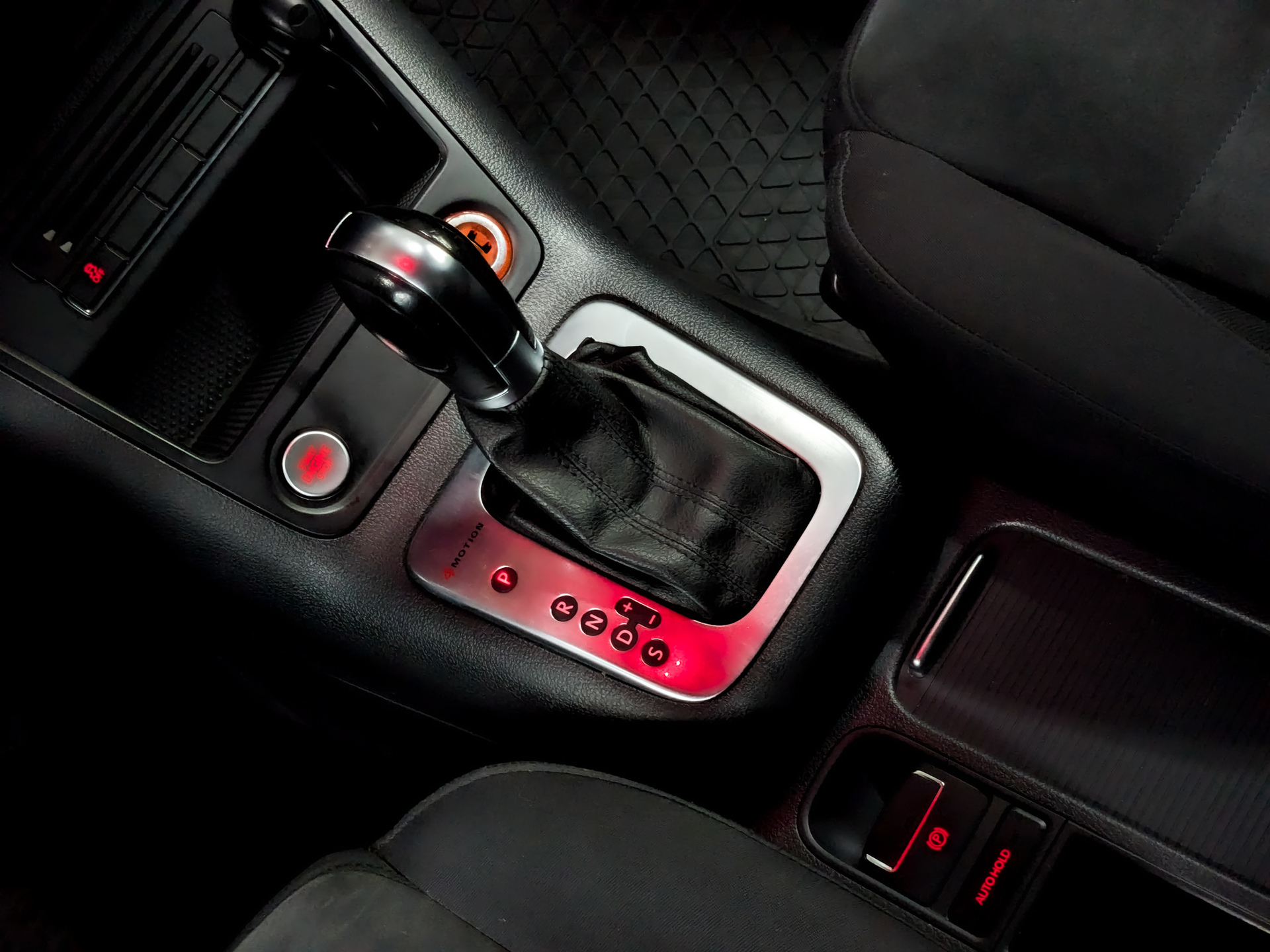 VOLKSWAGEN Tiguan 2.00 (170 л.с), автомат, 2013, пробег 92 227 км