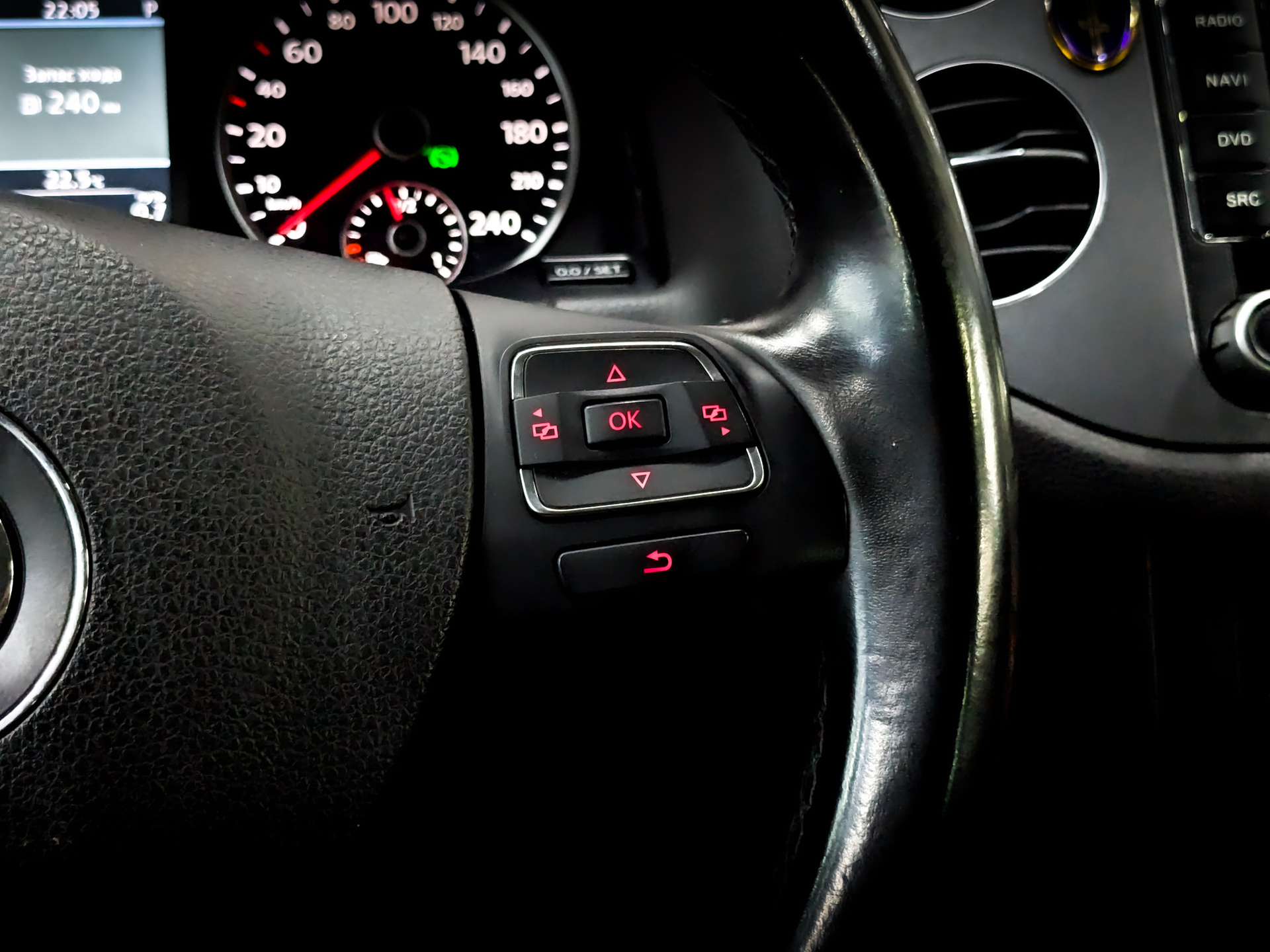 VOLKSWAGEN Tiguan 2.00 (170 л.с), автомат, 2013, пробег 92 227 км