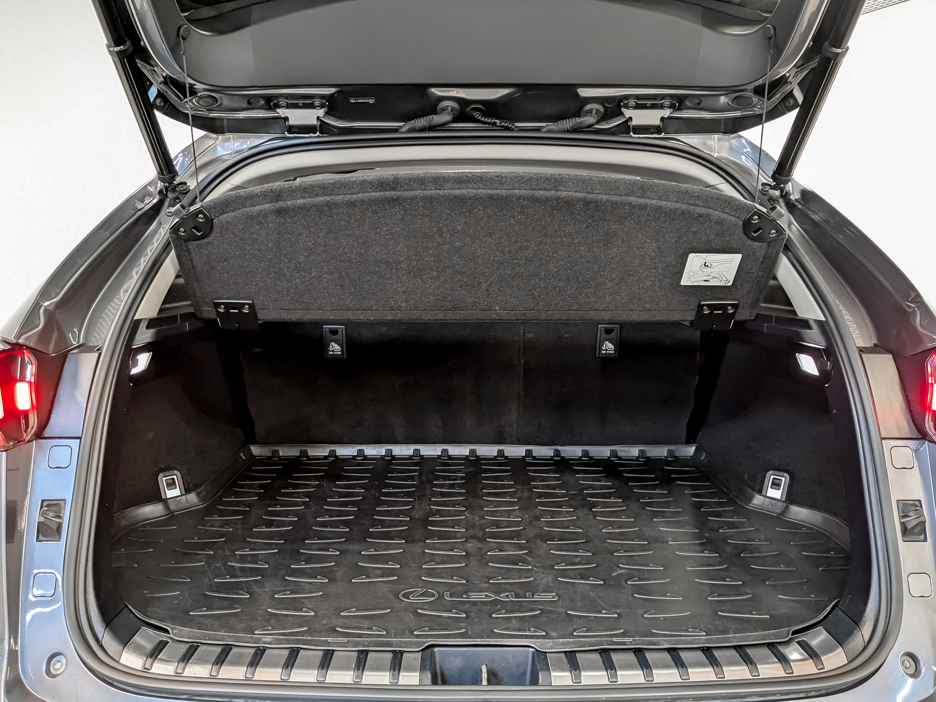 LEXUS NX 2.00 (238 л.с), автомат, 2019, пробег 64 681 км