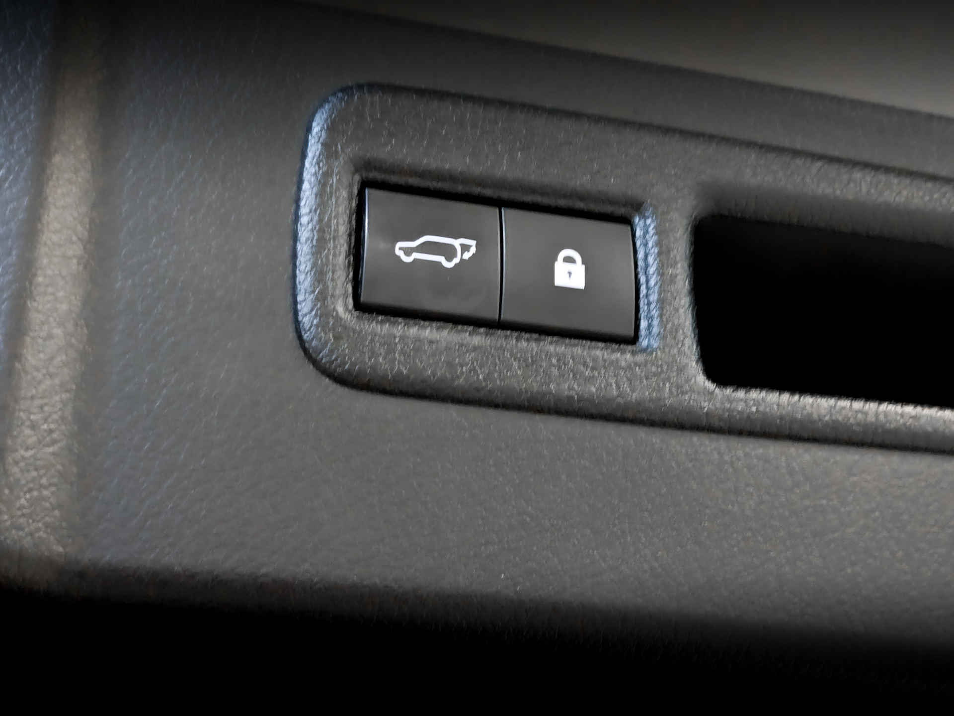 LEXUS NX 2.00 (238 л.с), автомат, 2019, пробег 64 681 км