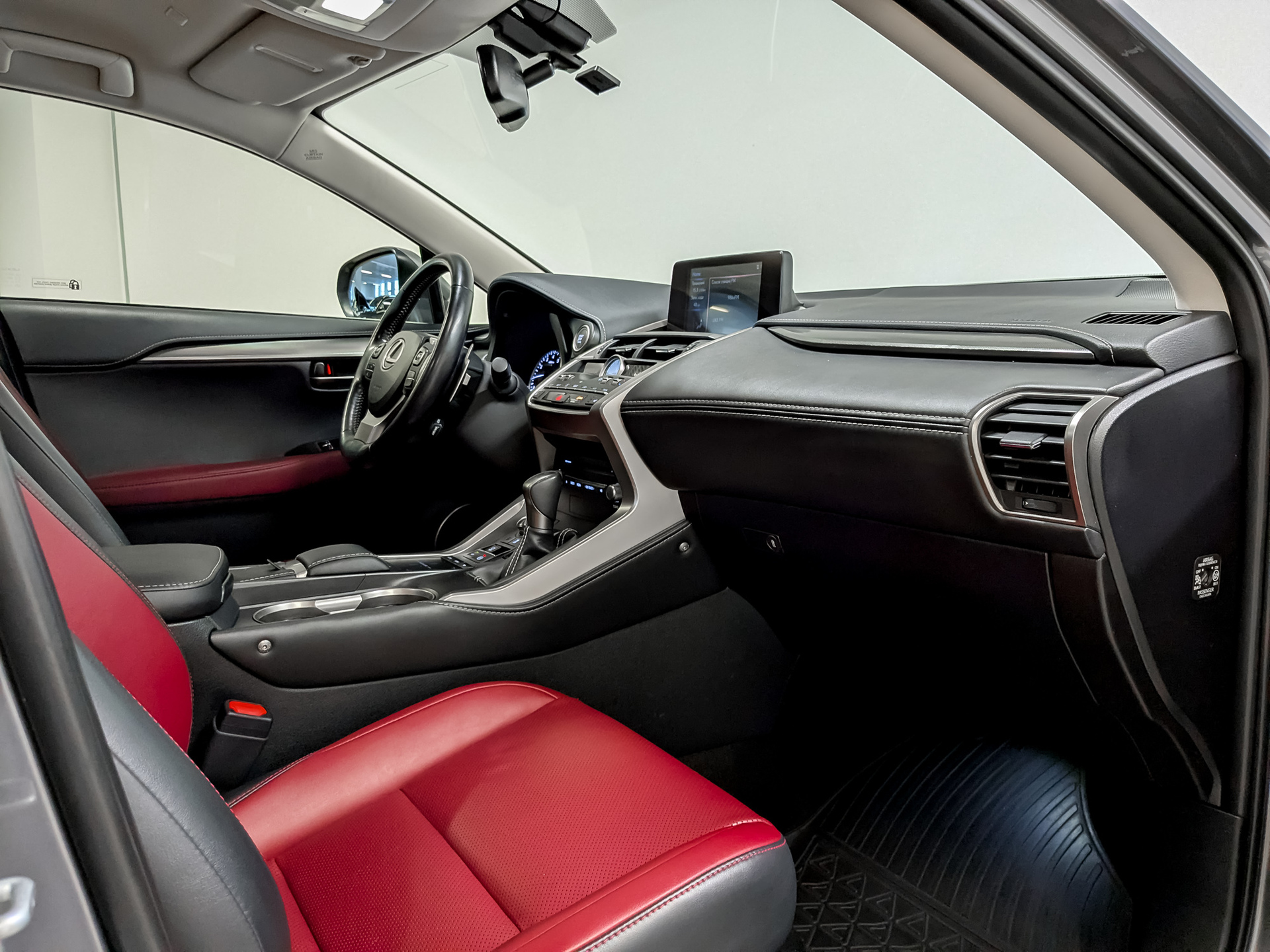 LEXUS NX 2.00 (238 л.с), автомат, 2019, пробег 64 681 км