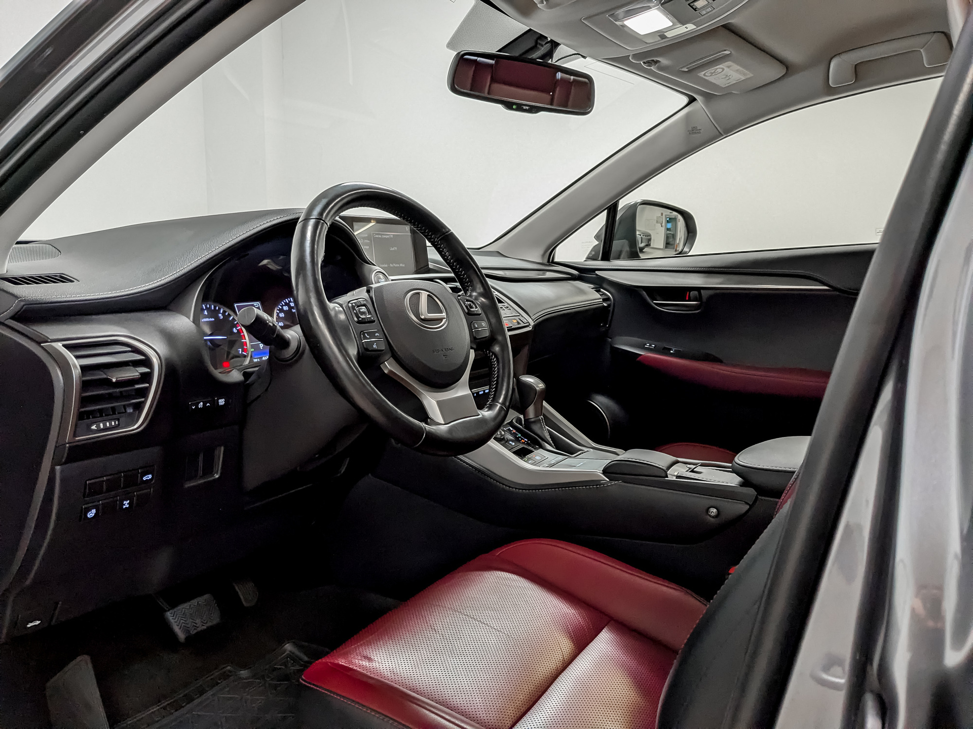 LEXUS NX 2.00 (238 л.с), автомат, 2019, пробег 64 681 км