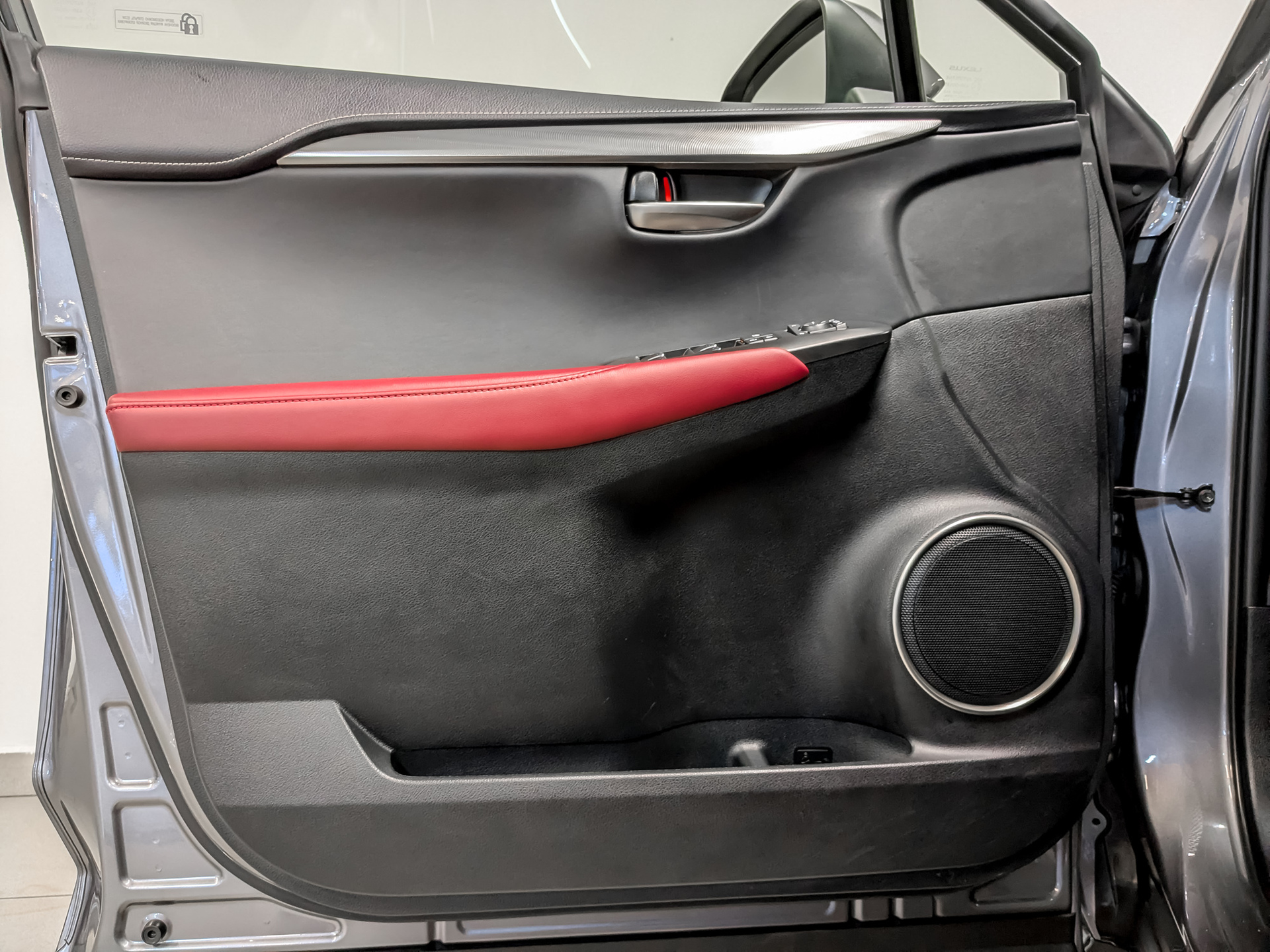 LEXUS NX 2.00 (238 л.с), автомат, 2019, пробег 64 681 км