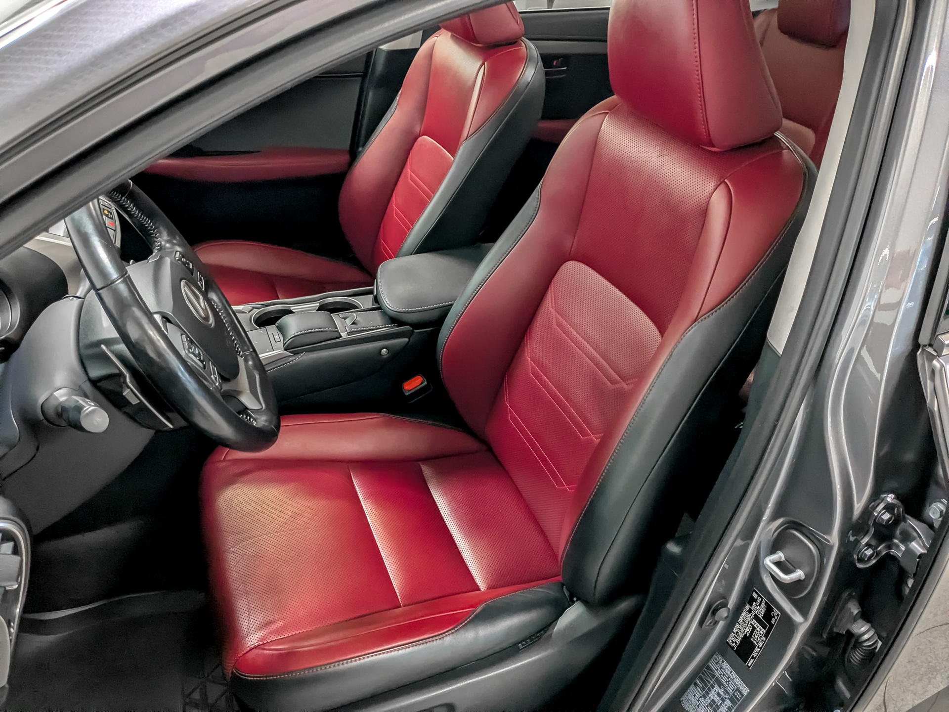 LEXUS NX 2.00 (238 л.с), автомат, 2019, пробег 64 681 км