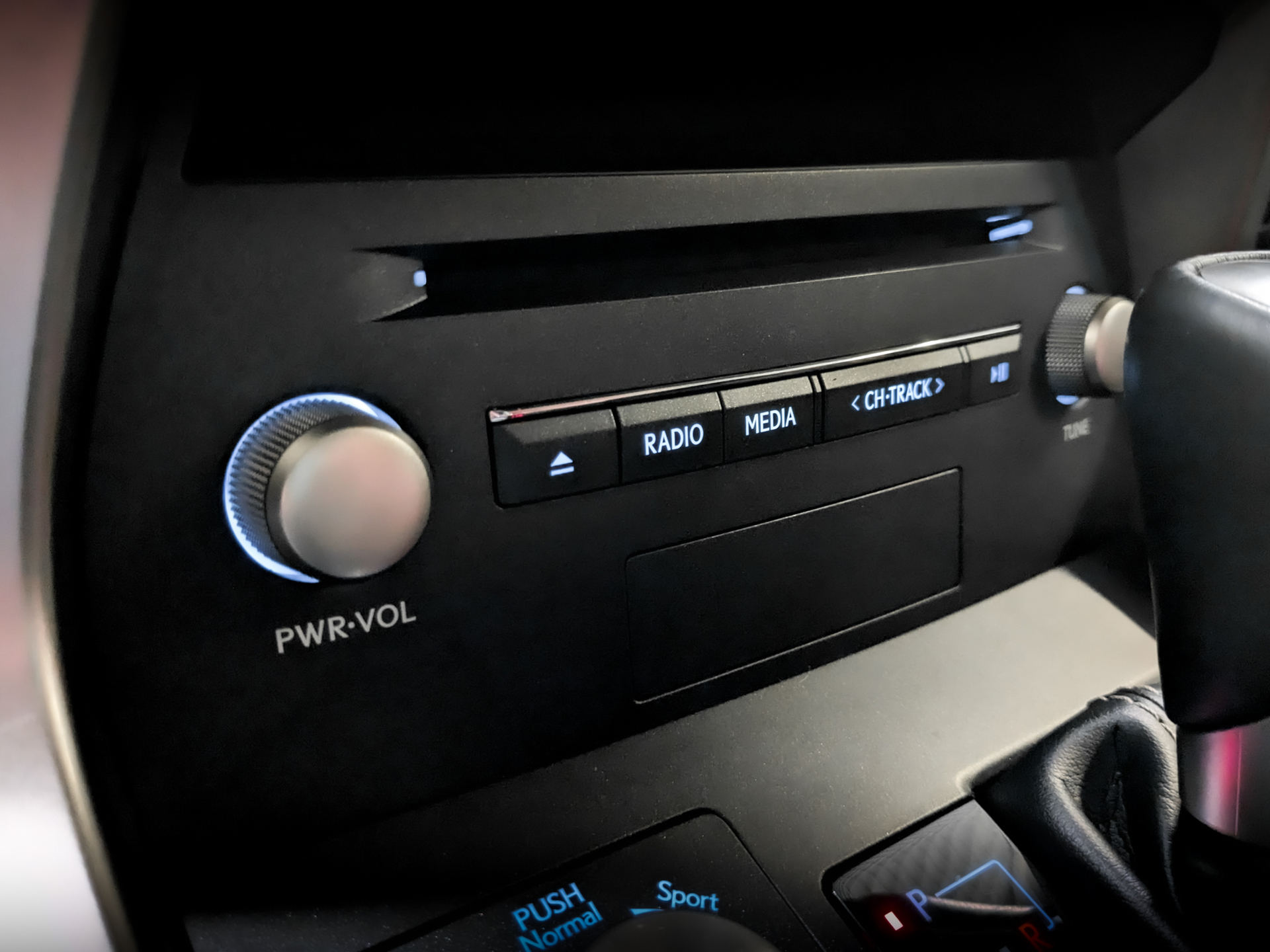 LEXUS NX 2.00 (238 л.с), автомат, 2019, пробег 64 681 км