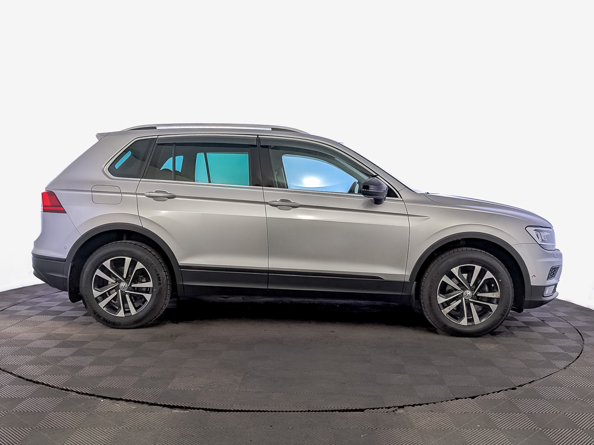 VOLKSWAGEN Tiguan 1.40 (150 л.с), автомат, 2019, пробег 81 862 км