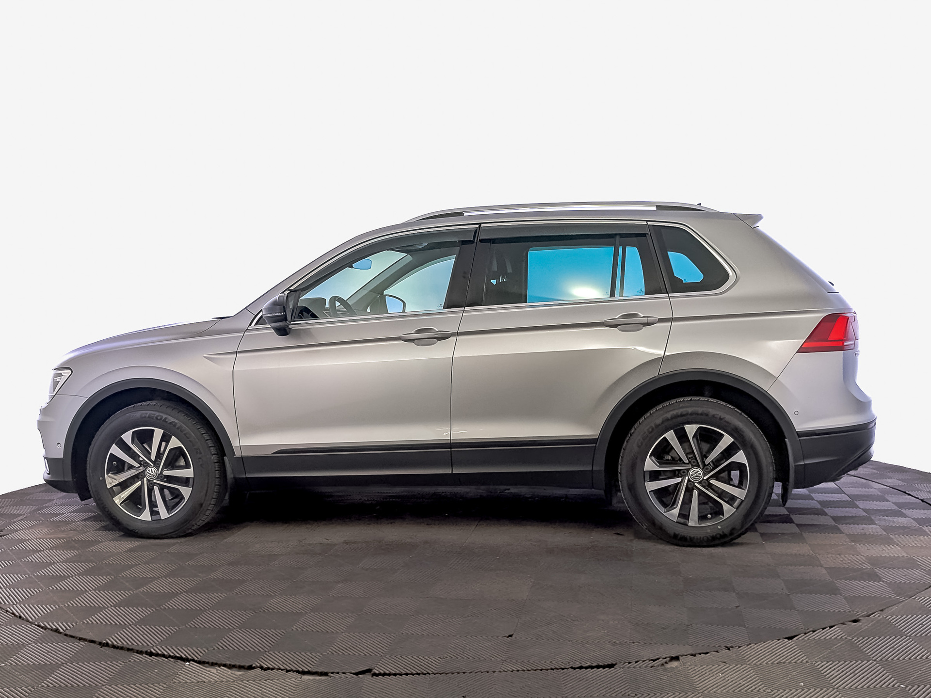 VOLKSWAGEN Tiguan 1.40 (150 л.с), автомат, 2019, пробег 81 862 км