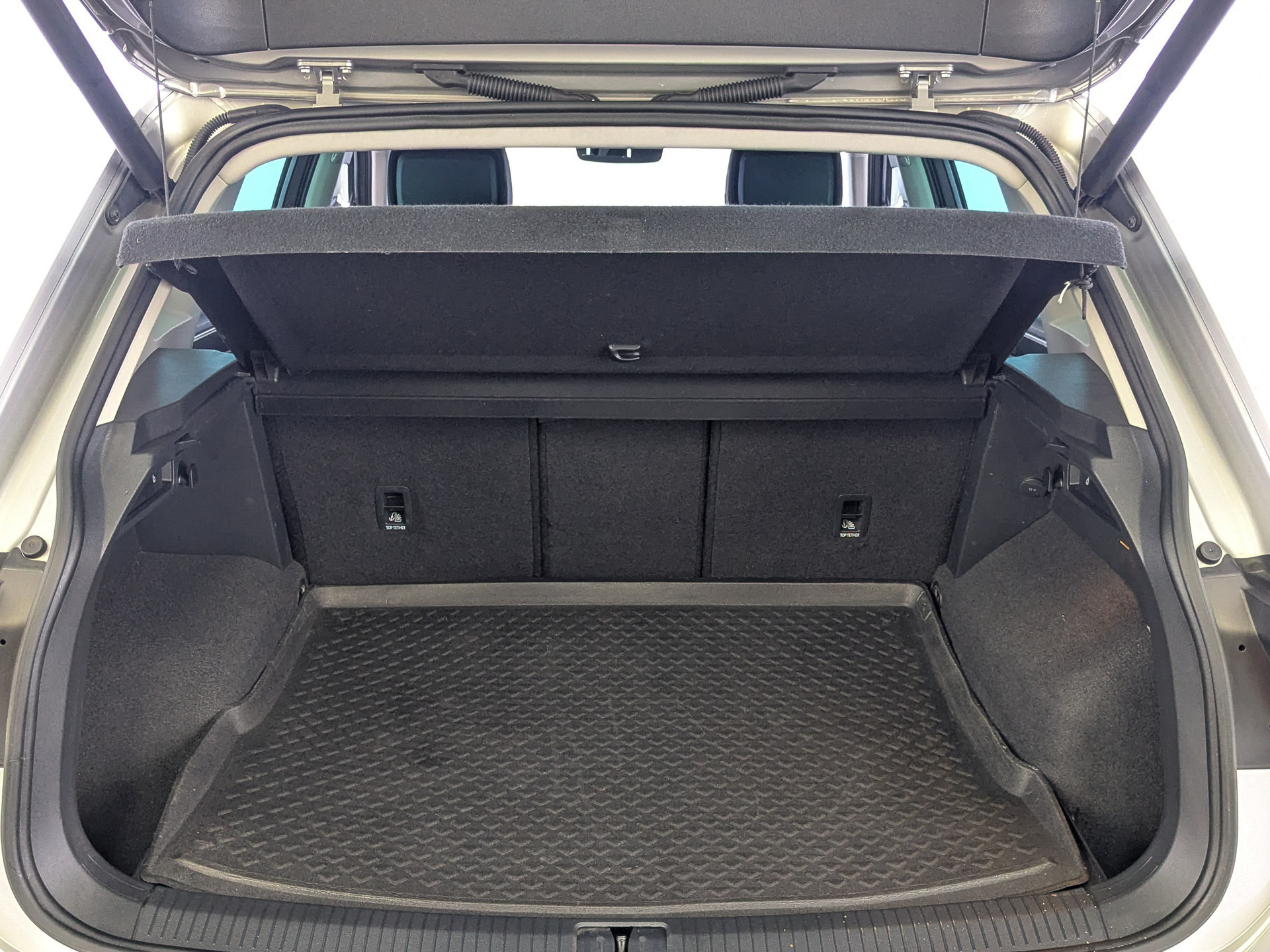 VOLKSWAGEN Tiguan 1.40 (150 л.с), автомат, 2019, пробег 81 862 км