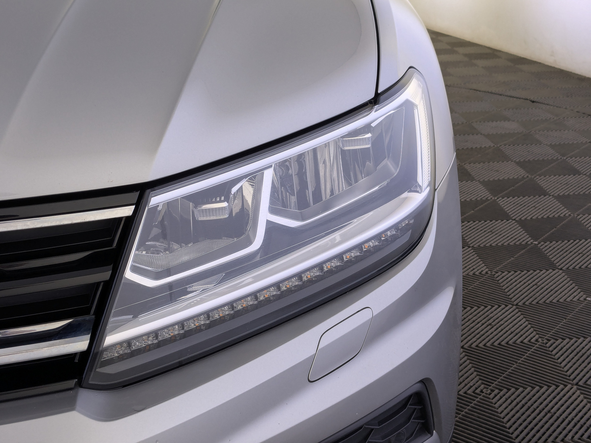 VOLKSWAGEN Tiguan 1.40 (150 л.с), автомат, 2019, пробег 81 862 км