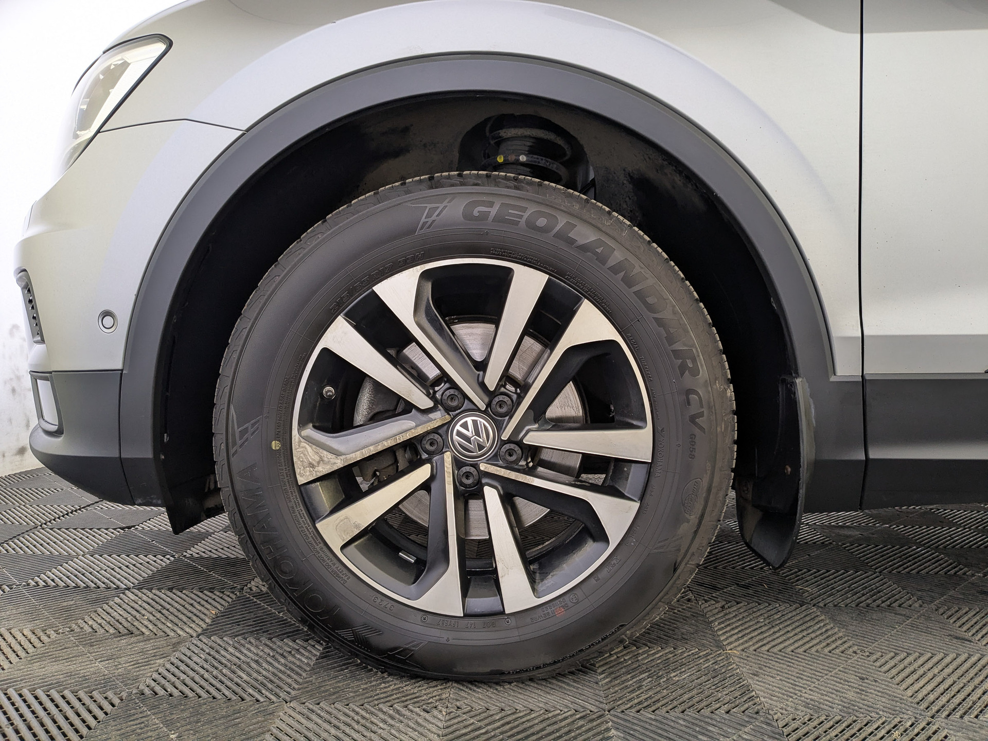 VOLKSWAGEN Tiguan 1.40 (150 л.с), автомат, 2019, пробег 81 862 км