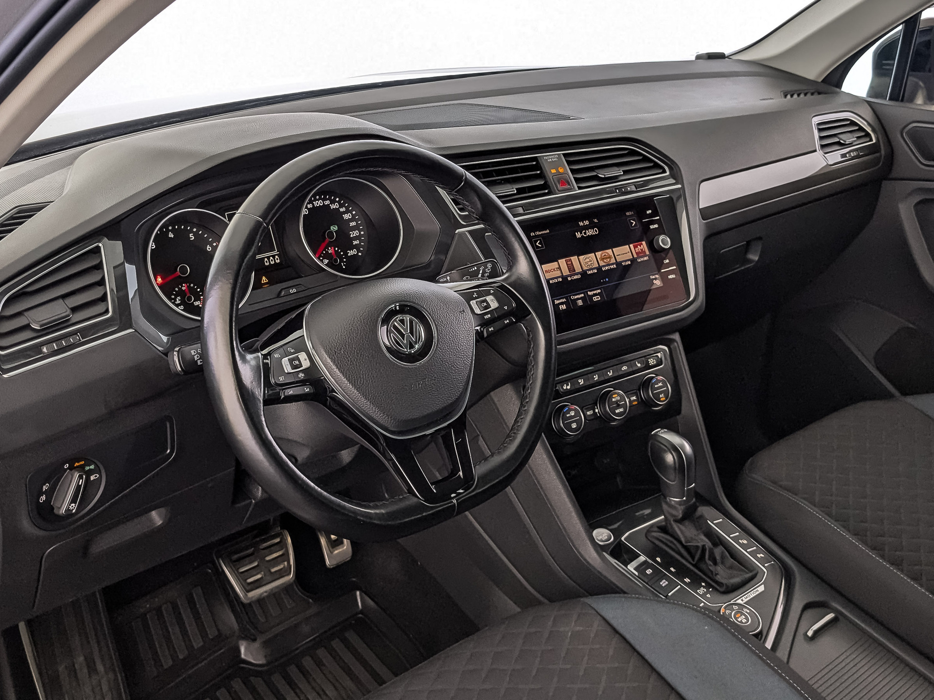 VOLKSWAGEN Tiguan 1.40 (150 л.с), автомат, 2019, пробег 81 862 км