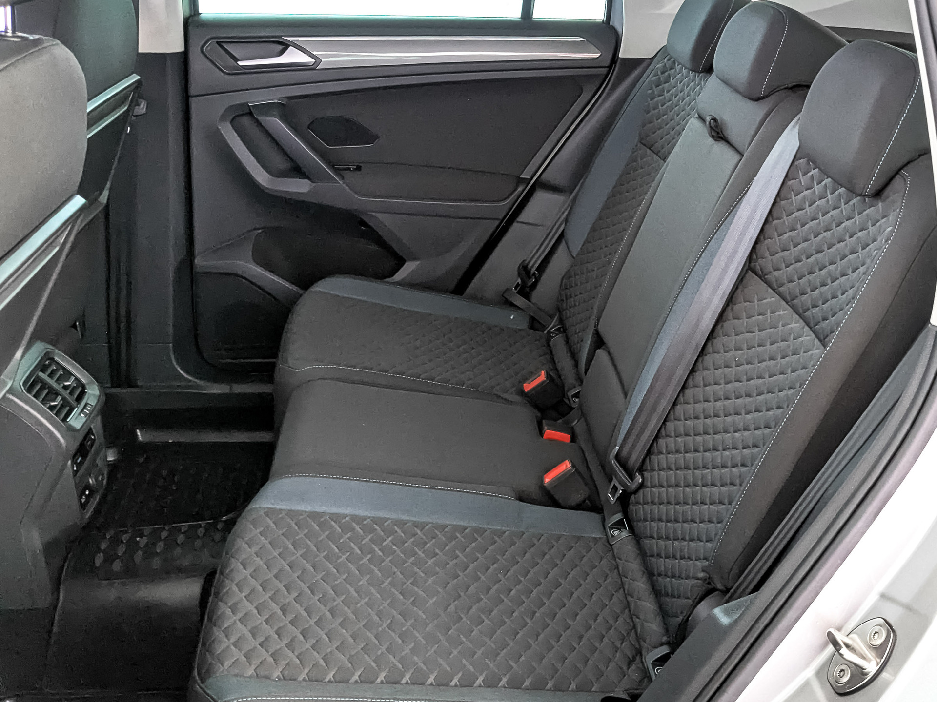 VOLKSWAGEN Tiguan 1.40 (150 л.с), автомат, 2019, пробег 81 862 км