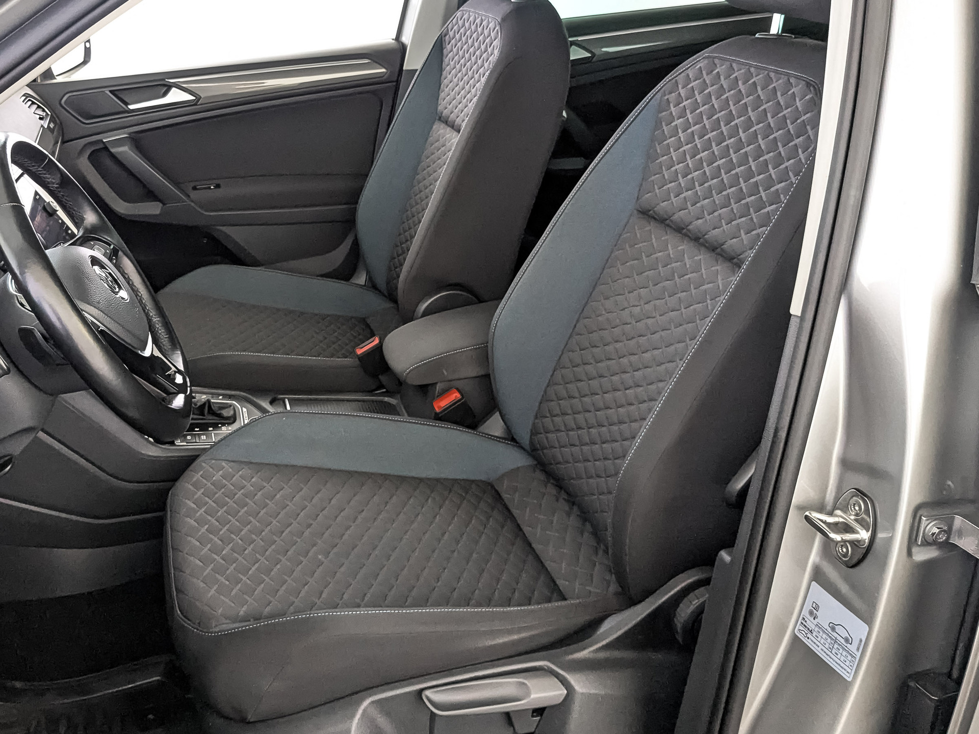 VOLKSWAGEN Tiguan 1.40 (150 л.с), автомат, 2019, пробег 81 862 км