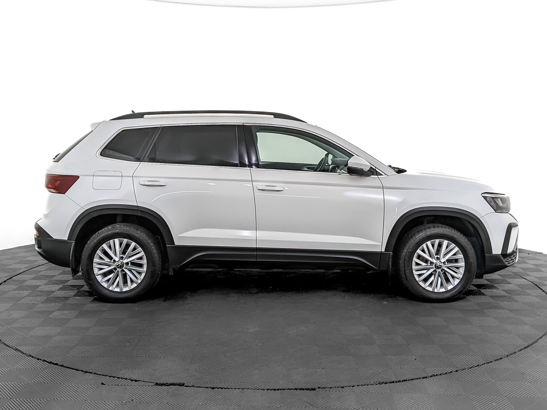 VOLKSWAGEN Taos 1.40 (150 л.с), автомат, 2021, пробег 81 034 км