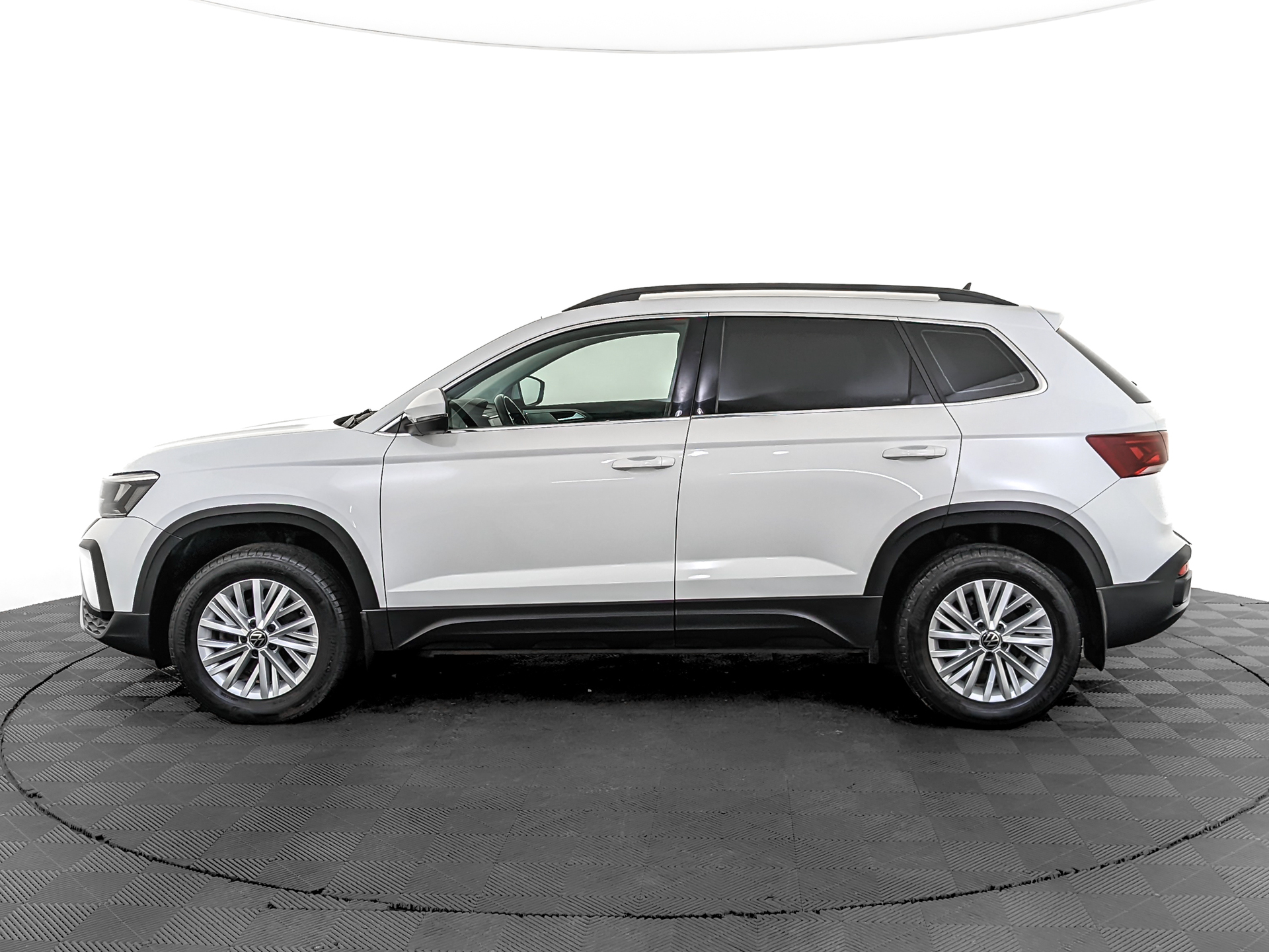 VOLKSWAGEN Taos 1.40 (150 л.с), автомат, 2021, пробег 81 034 км