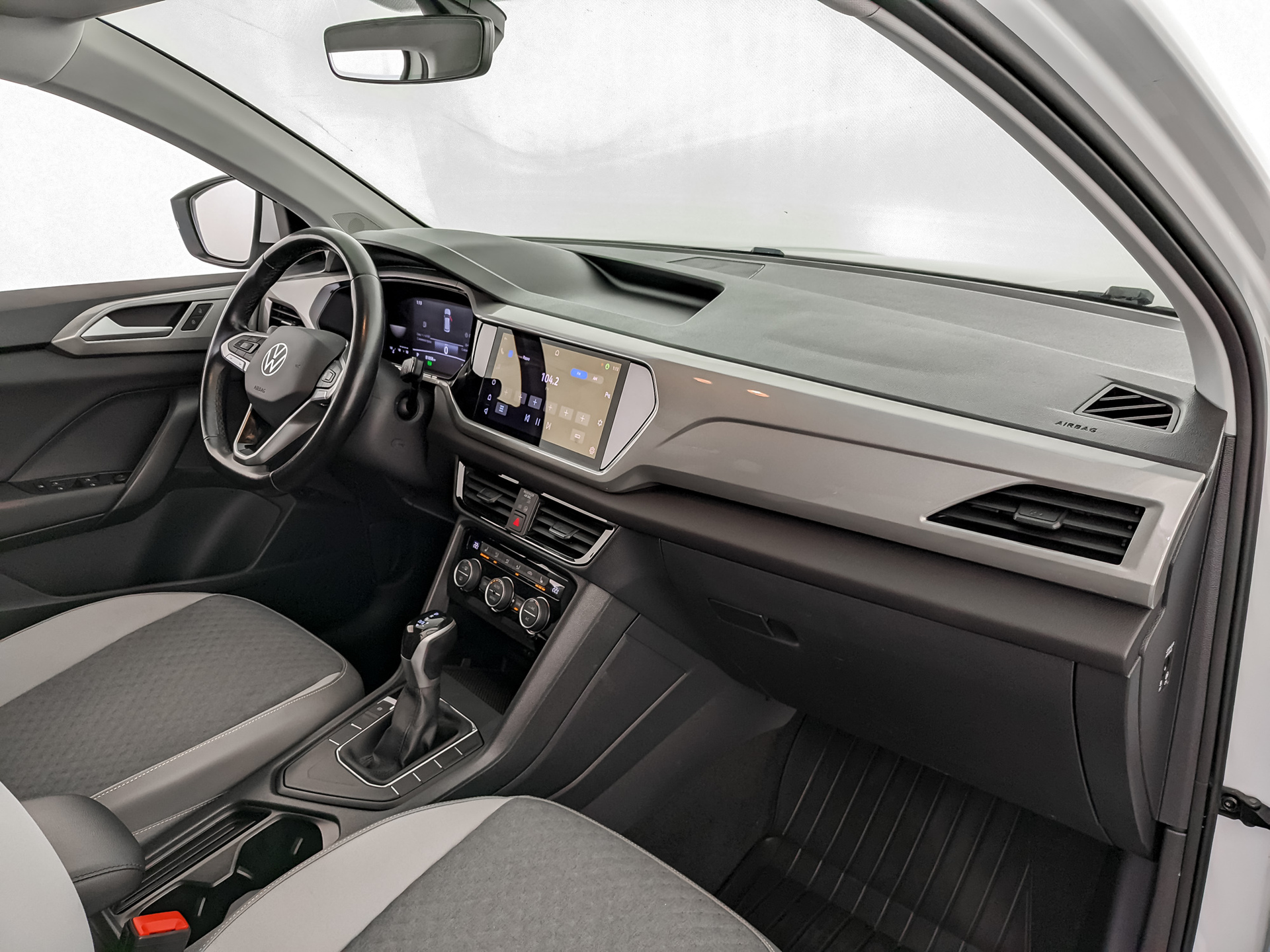 VOLKSWAGEN Taos 1.40 (150 л.с), автомат, 2021, пробег 81 034 км