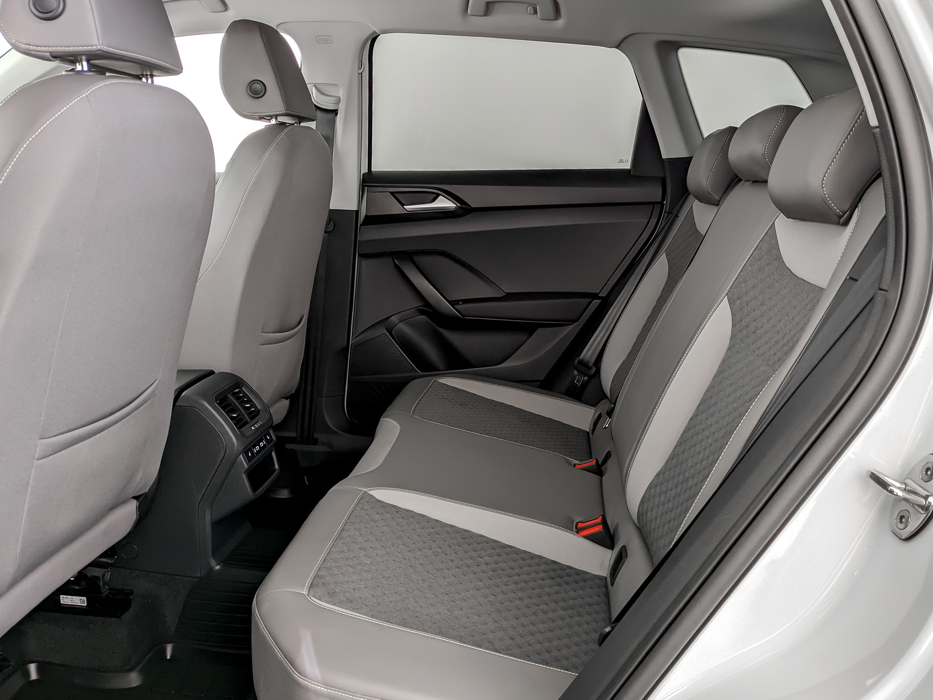 VOLKSWAGEN Taos 1.40 (150 л.с), автомат, 2021, пробег 81 034 км