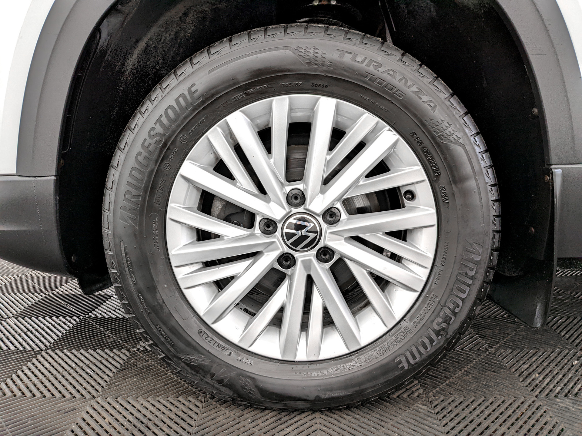 VOLKSWAGEN Taos 1.40 (150 л.с), автомат, 2021, пробег 81 034 км