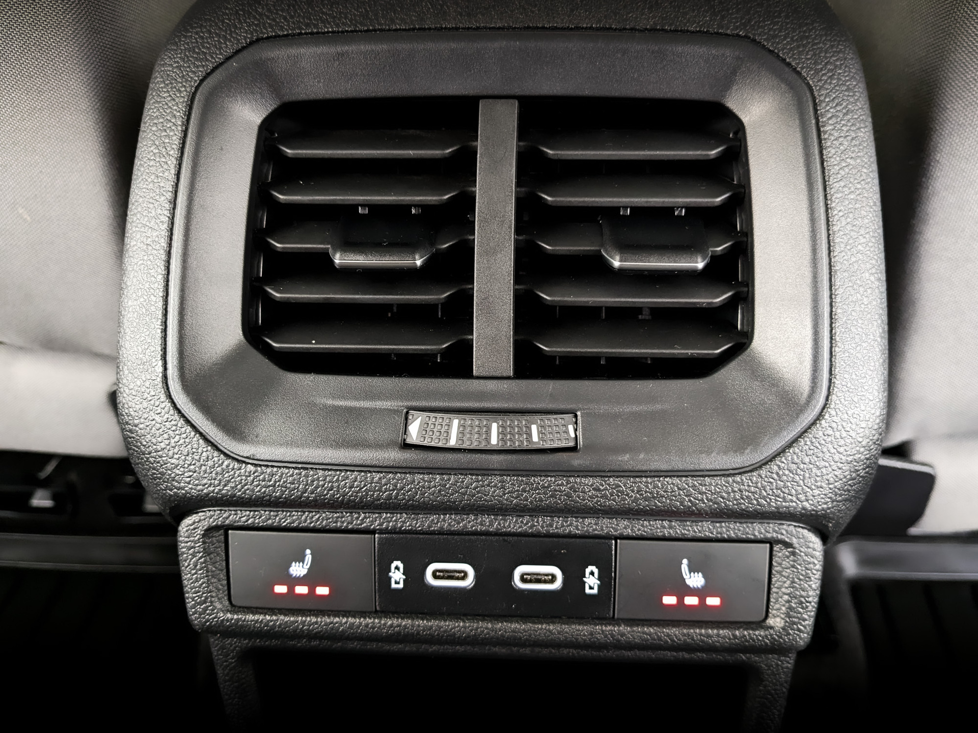 VOLKSWAGEN Taos 1.40 (150 л.с), автомат, 2021, пробег 81 034 км