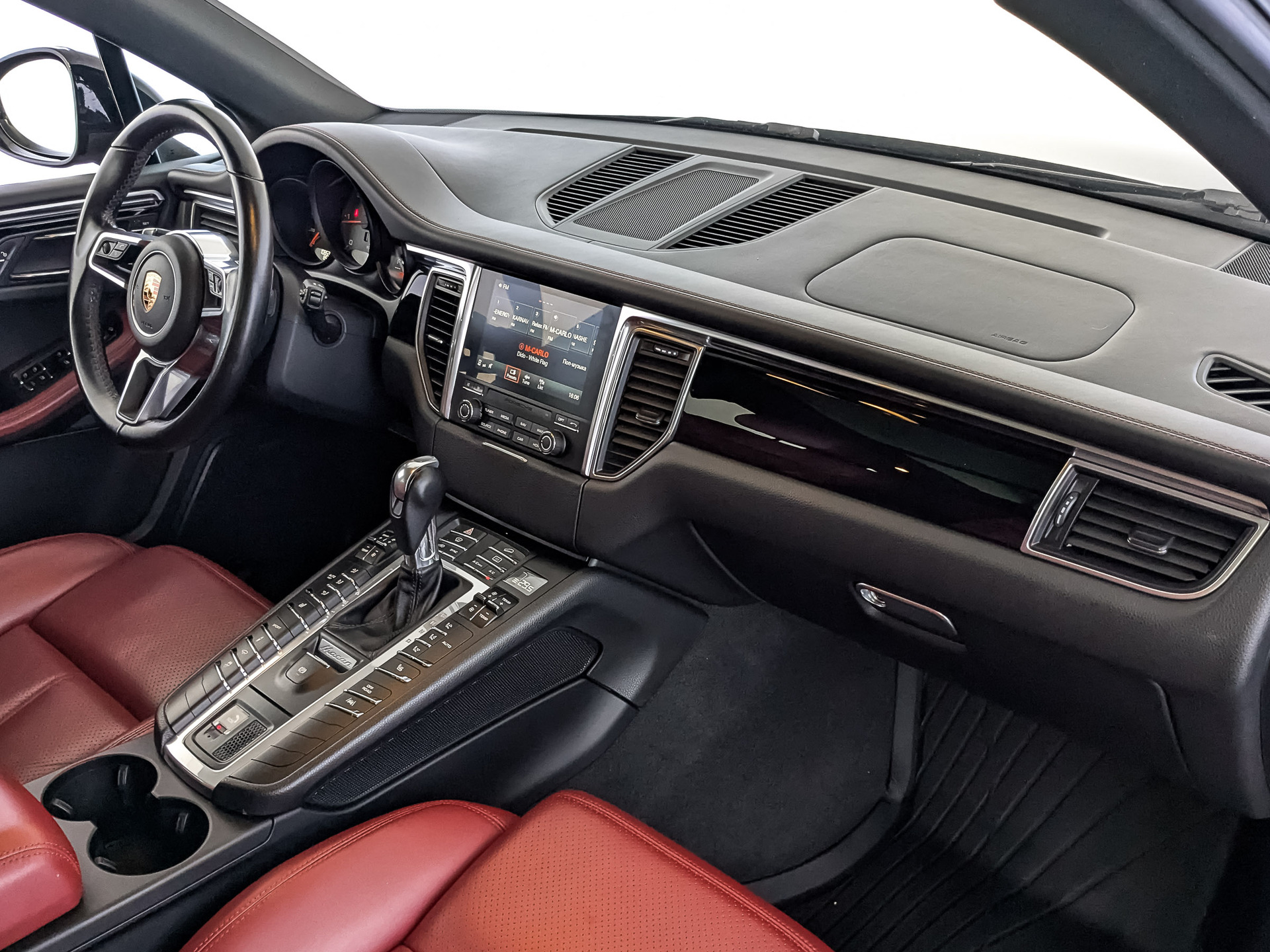 PORSCHE Macan 3.00 (245 л.с), автомат, 2018, пробег 108 529 км
