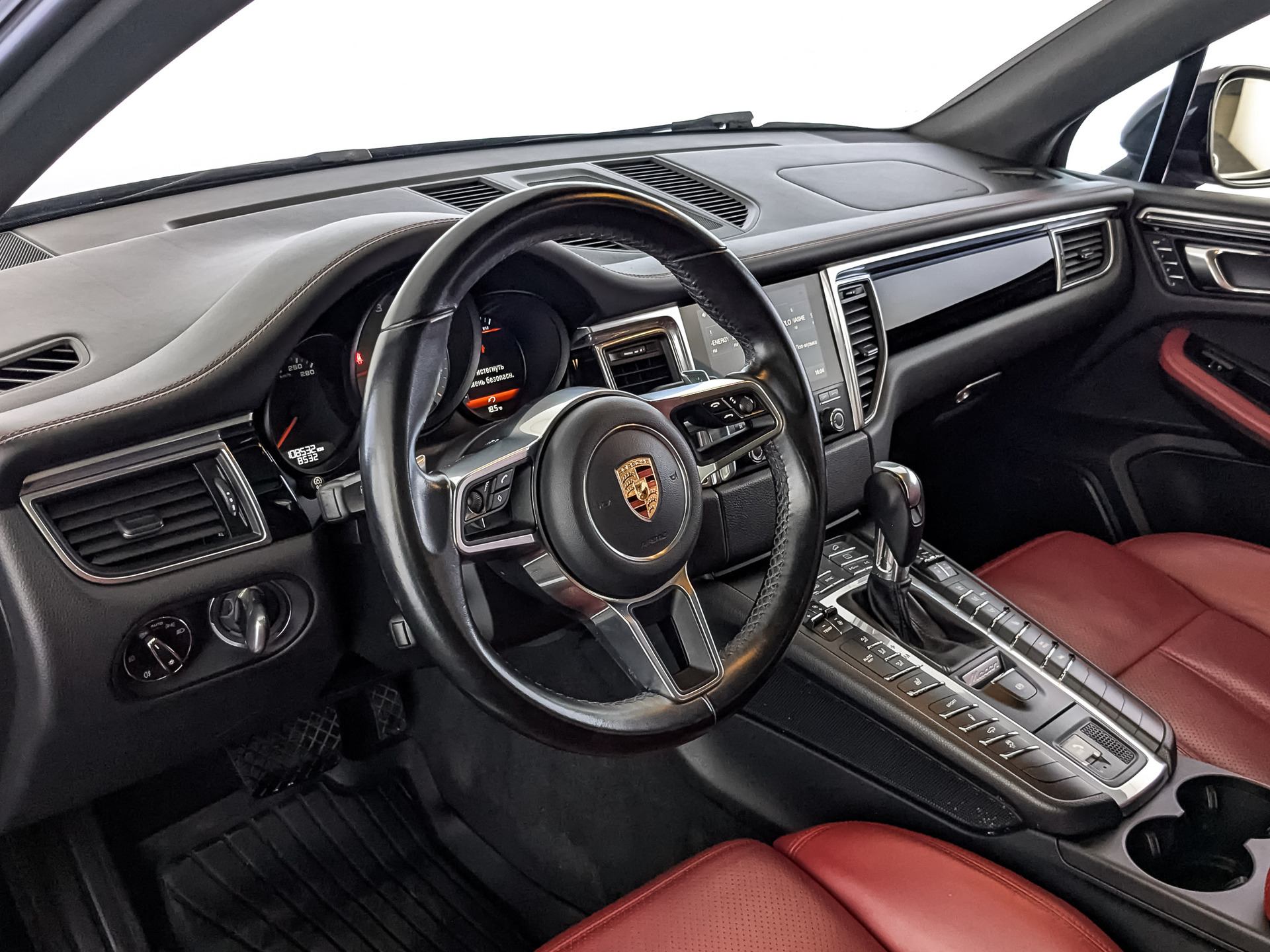 PORSCHE Macan 3.00 (245 л.с), автомат, 2018, пробег 108 529 км