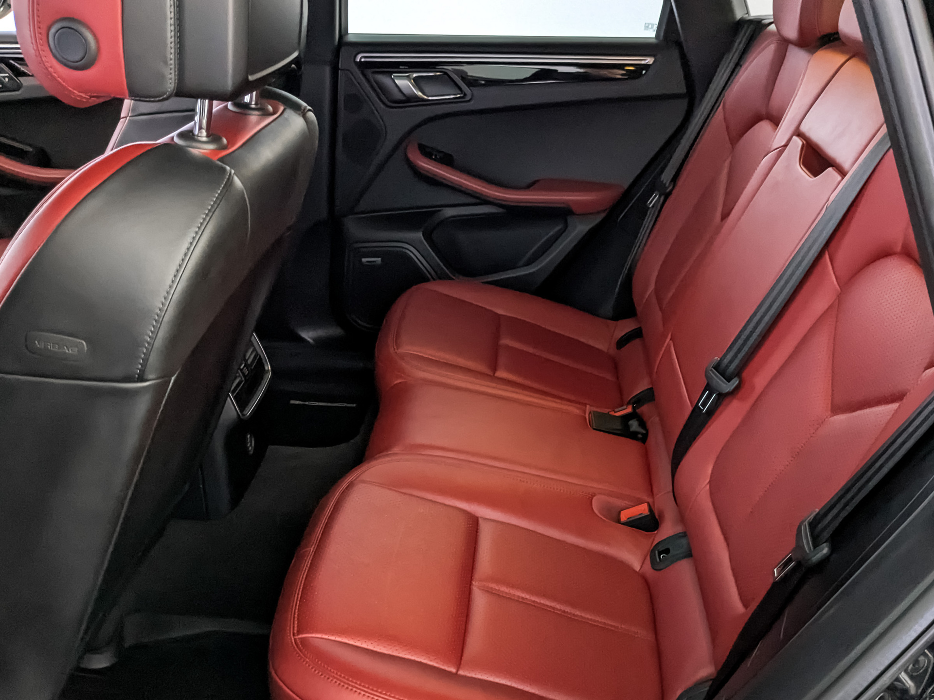 PORSCHE Macan 3.00 (245 л.с), автомат, 2018, пробег 108 529 км