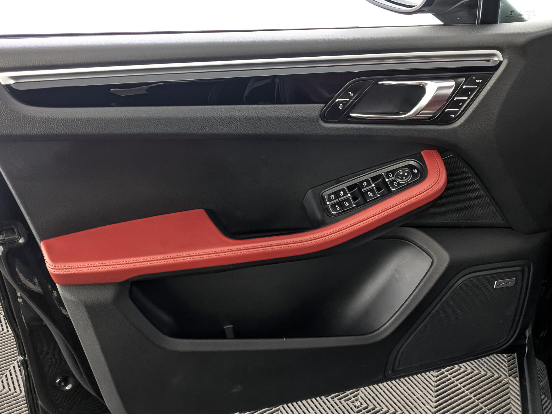 PORSCHE Macan 3.00 (245 л.с), автомат, 2018, пробег 108 529 км