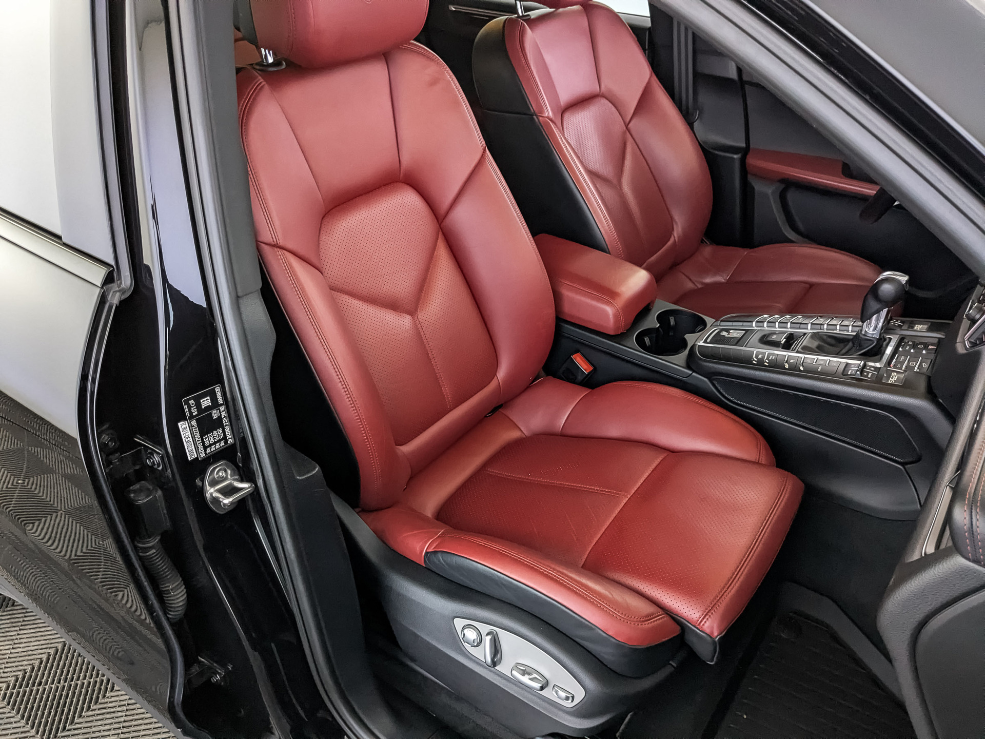 PORSCHE Macan 3.00 (245 л.с), автомат, 2018, пробег 108 529 км