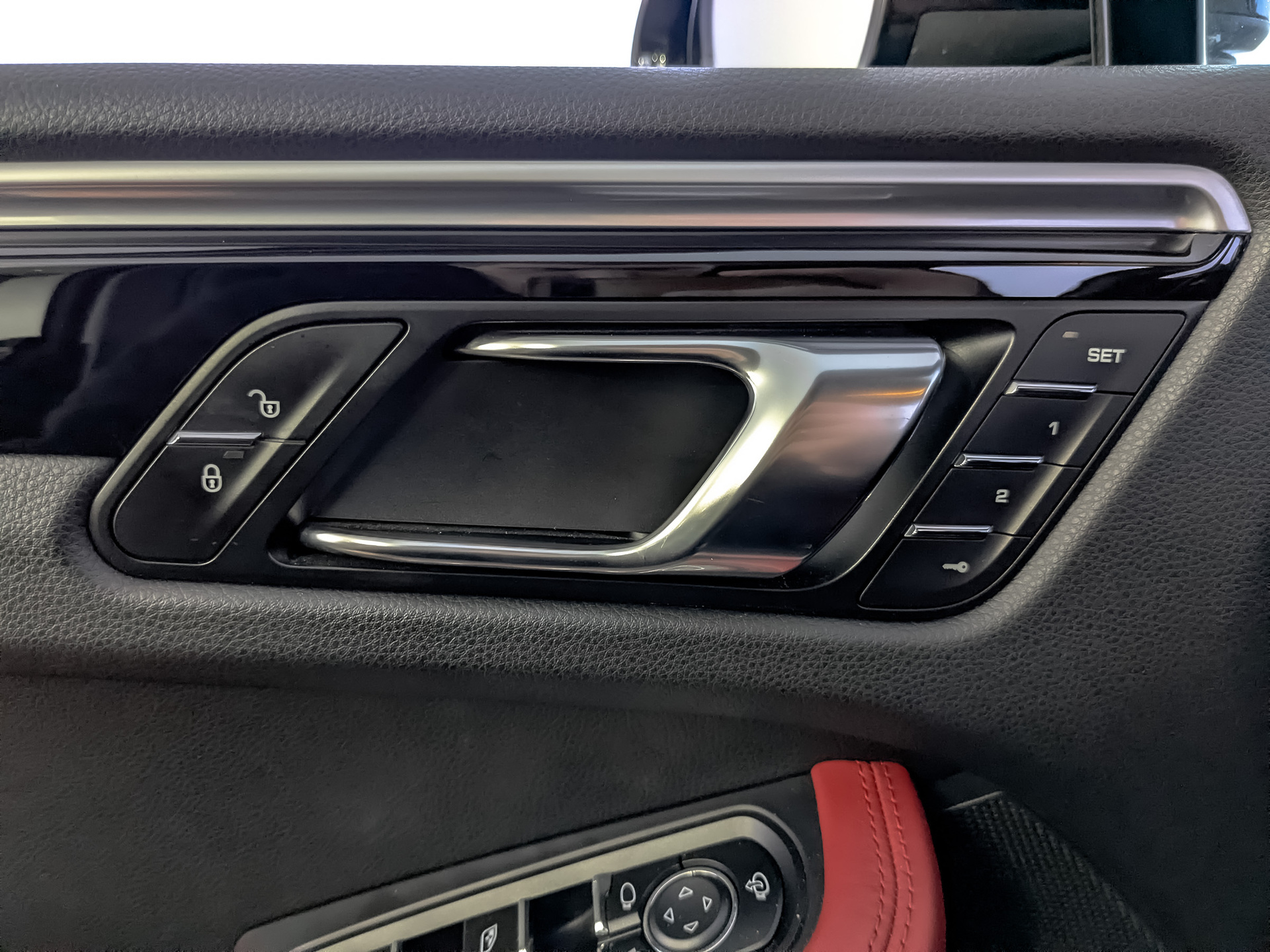 PORSCHE Macan 3.00 (245 л.с), автомат, 2018, пробег 108 529 км