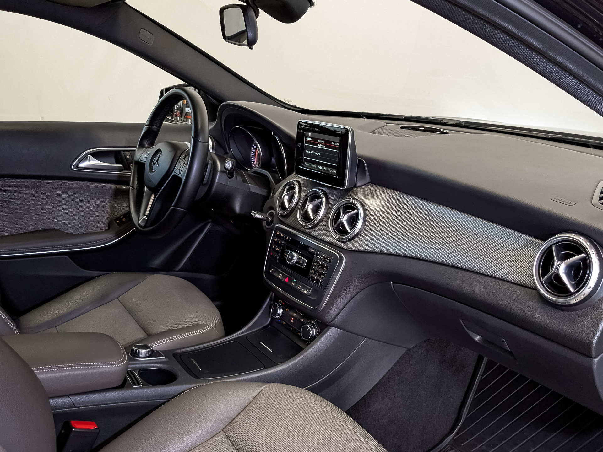 MERCEDES-BENZ GLA 1.60 (156 л.с), автомат, 2014, пробег 51 647 км