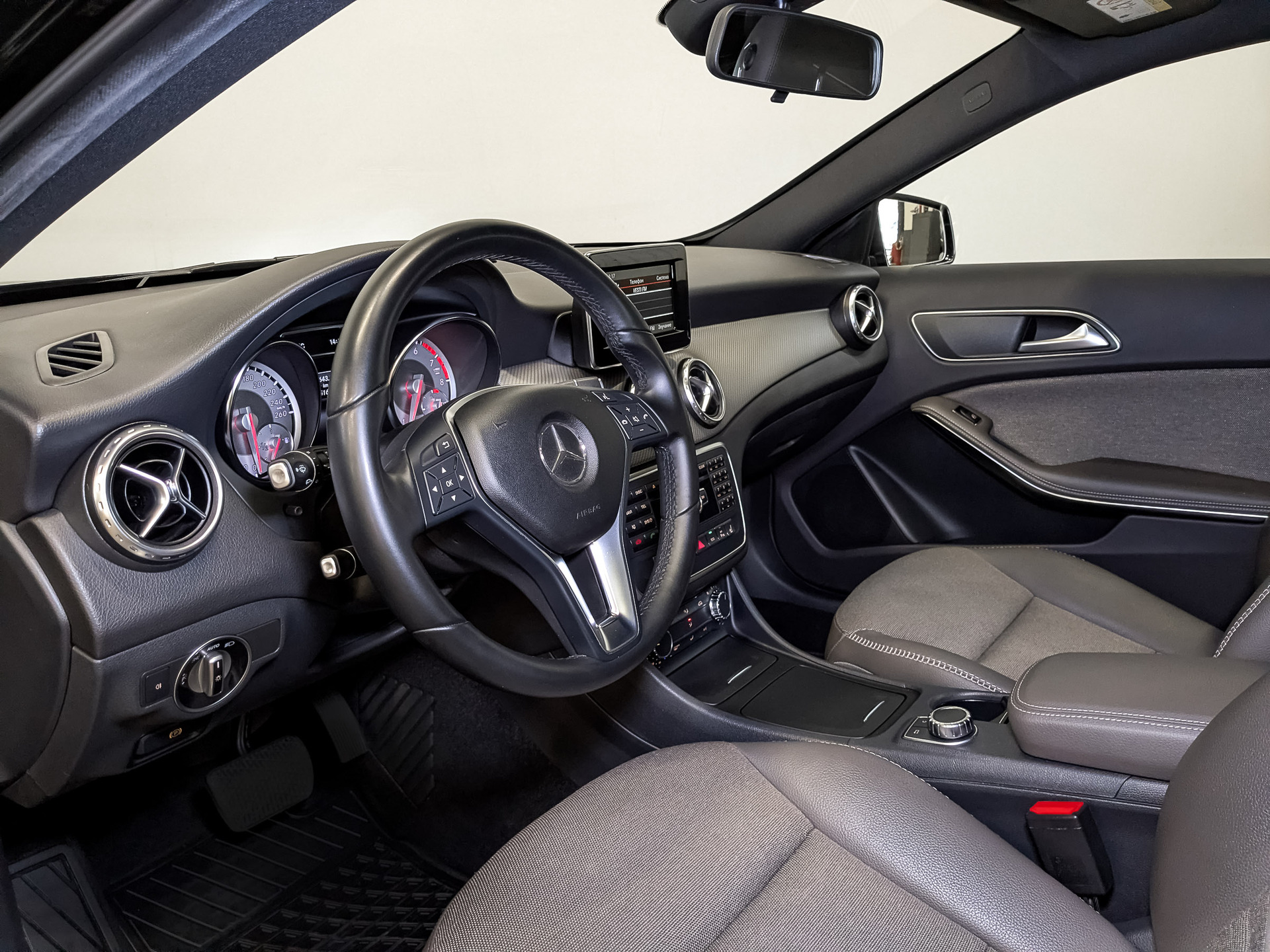MERCEDES-BENZ GLA 1.60 (156 л.с), автомат, 2014, пробег 51 647 км