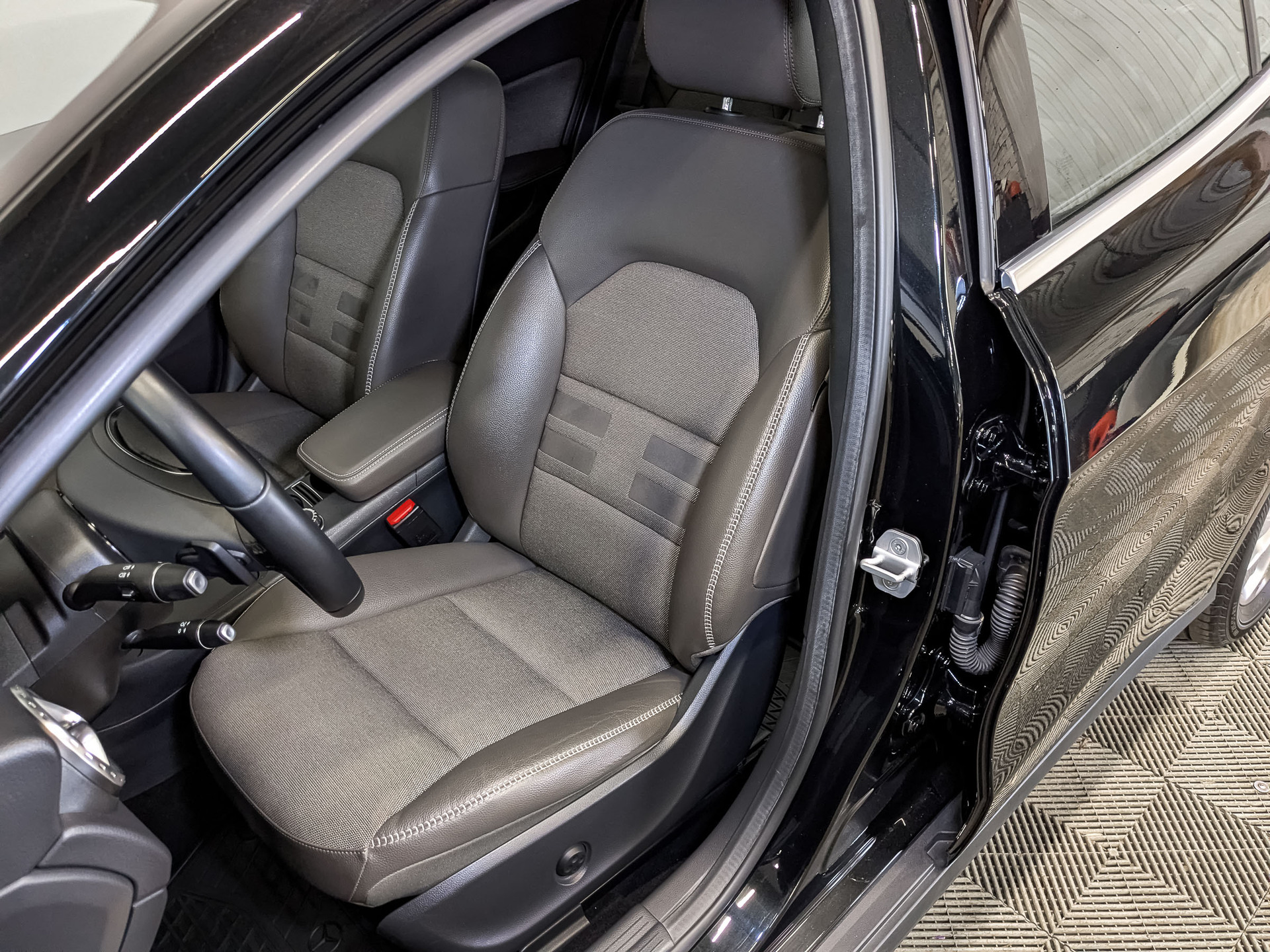 MERCEDES-BENZ GLA 1.60 (156 л.с), автомат, 2014, пробег 51 647 км