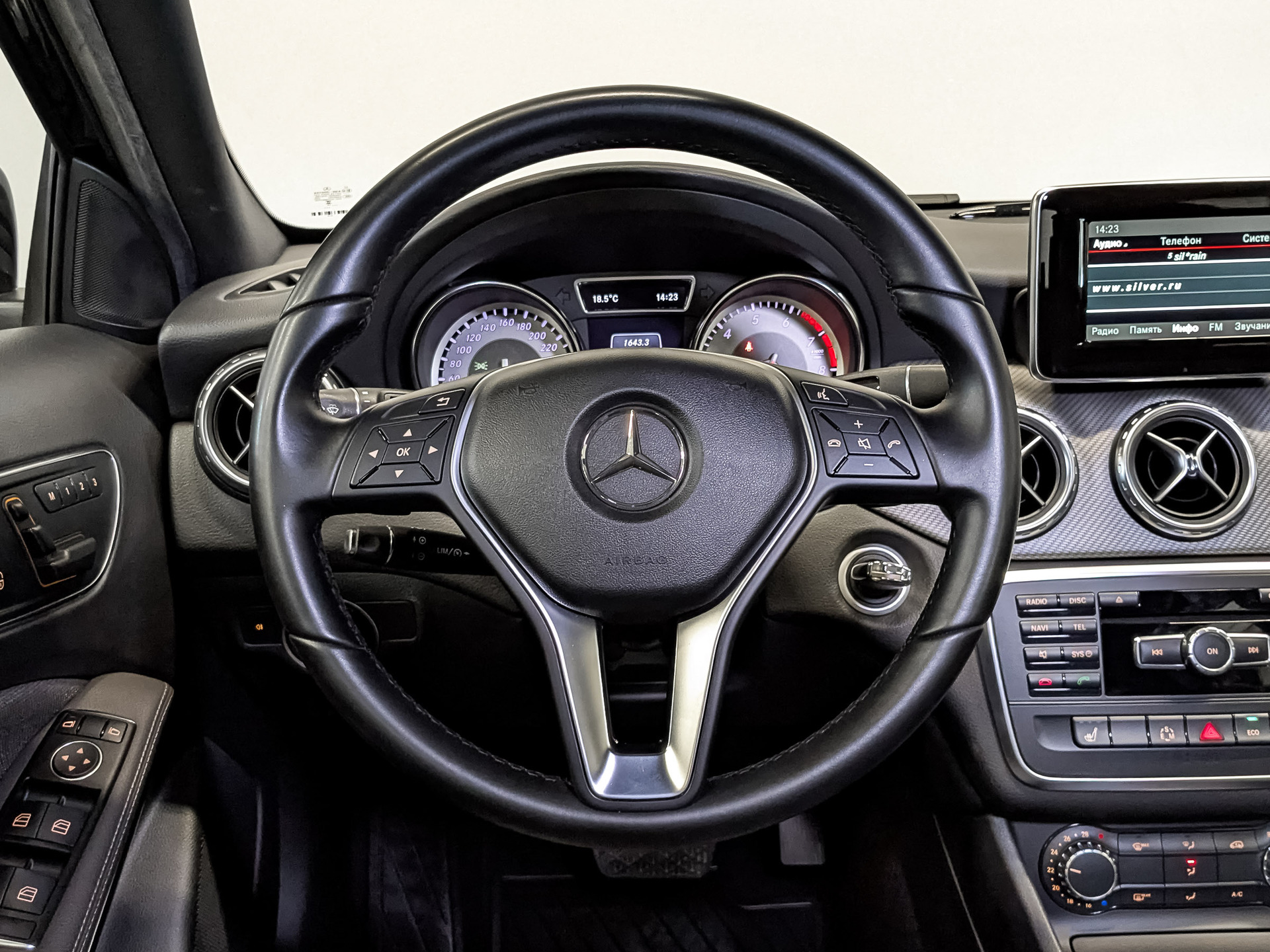 MERCEDES-BENZ GLA 1.60 (156 л.с), автомат, 2014, пробег 51 647 км