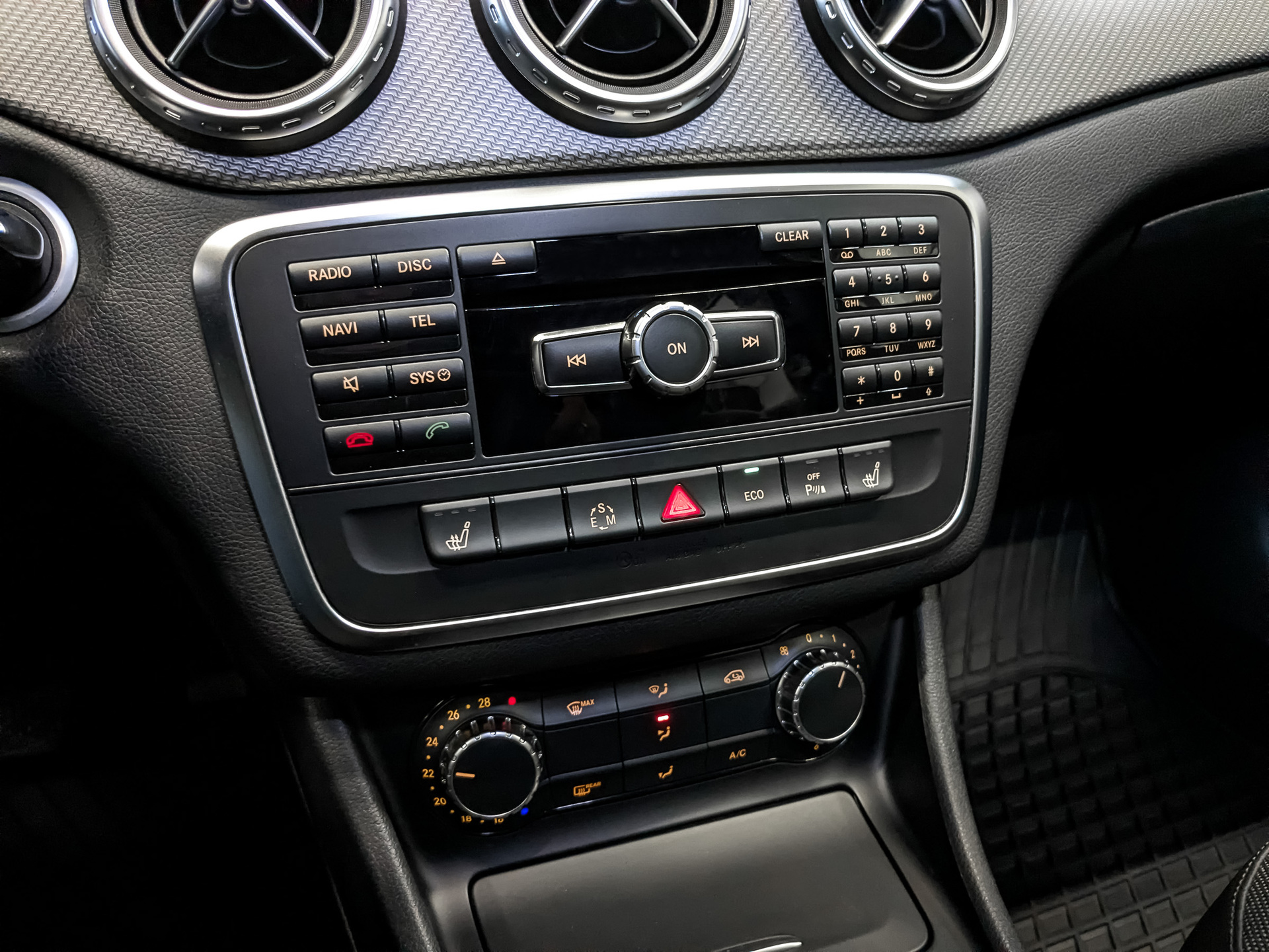 MERCEDES-BENZ GLA 1.60 (156 л.с), автомат, 2014, пробег 51 647 км