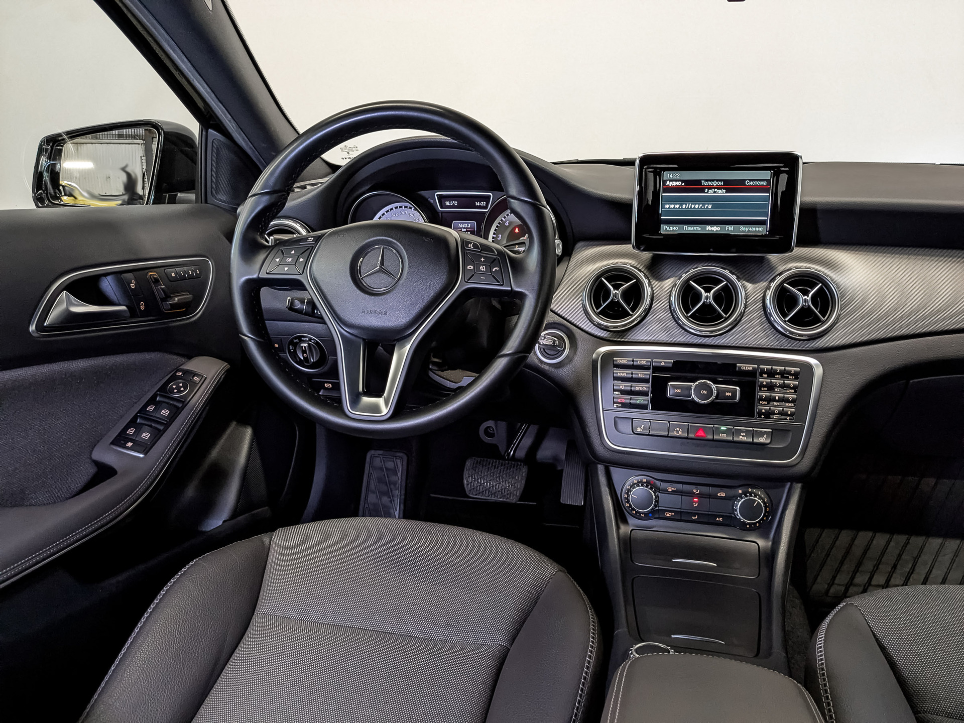 MERCEDES-BENZ GLA 1.60 (156 л.с), автомат, 2014, пробег 51 647 км