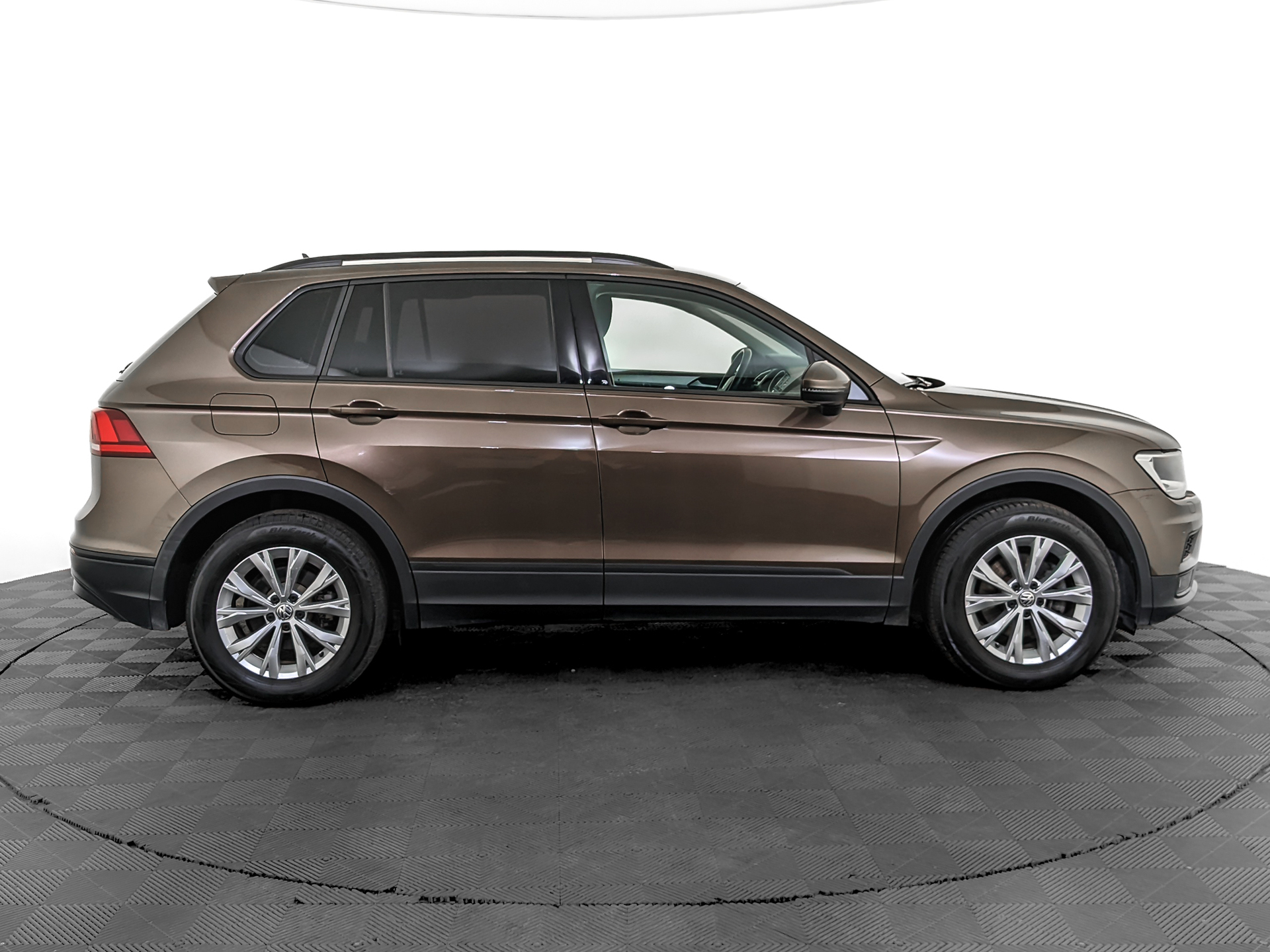 VOLKSWAGEN Tiguan 1.40 (150 л.с), автомат, 2018, пробег 37 000 км