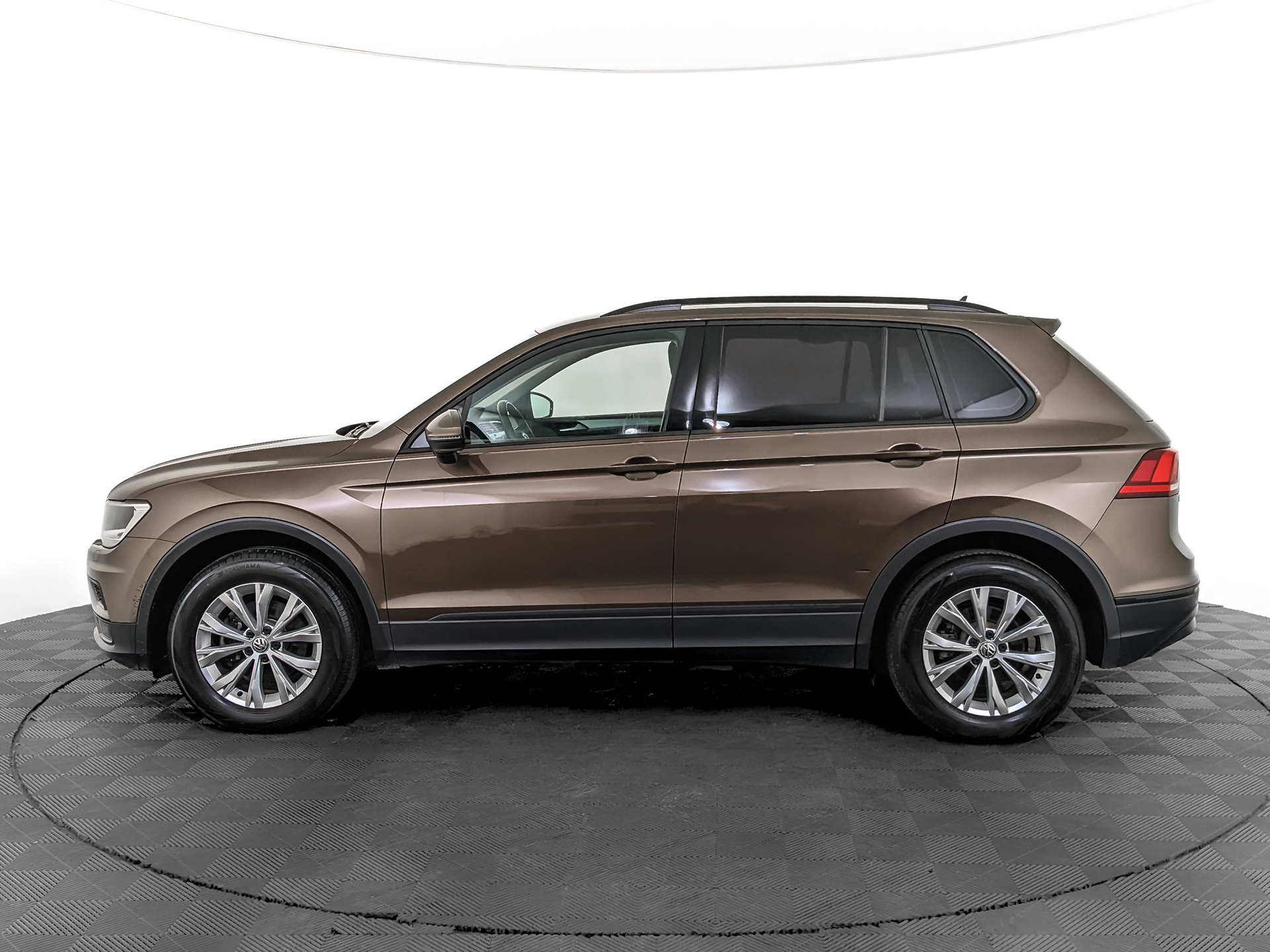 VOLKSWAGEN Tiguan 1.40 (150 л.с), автомат, 2018, пробег 37 000 км