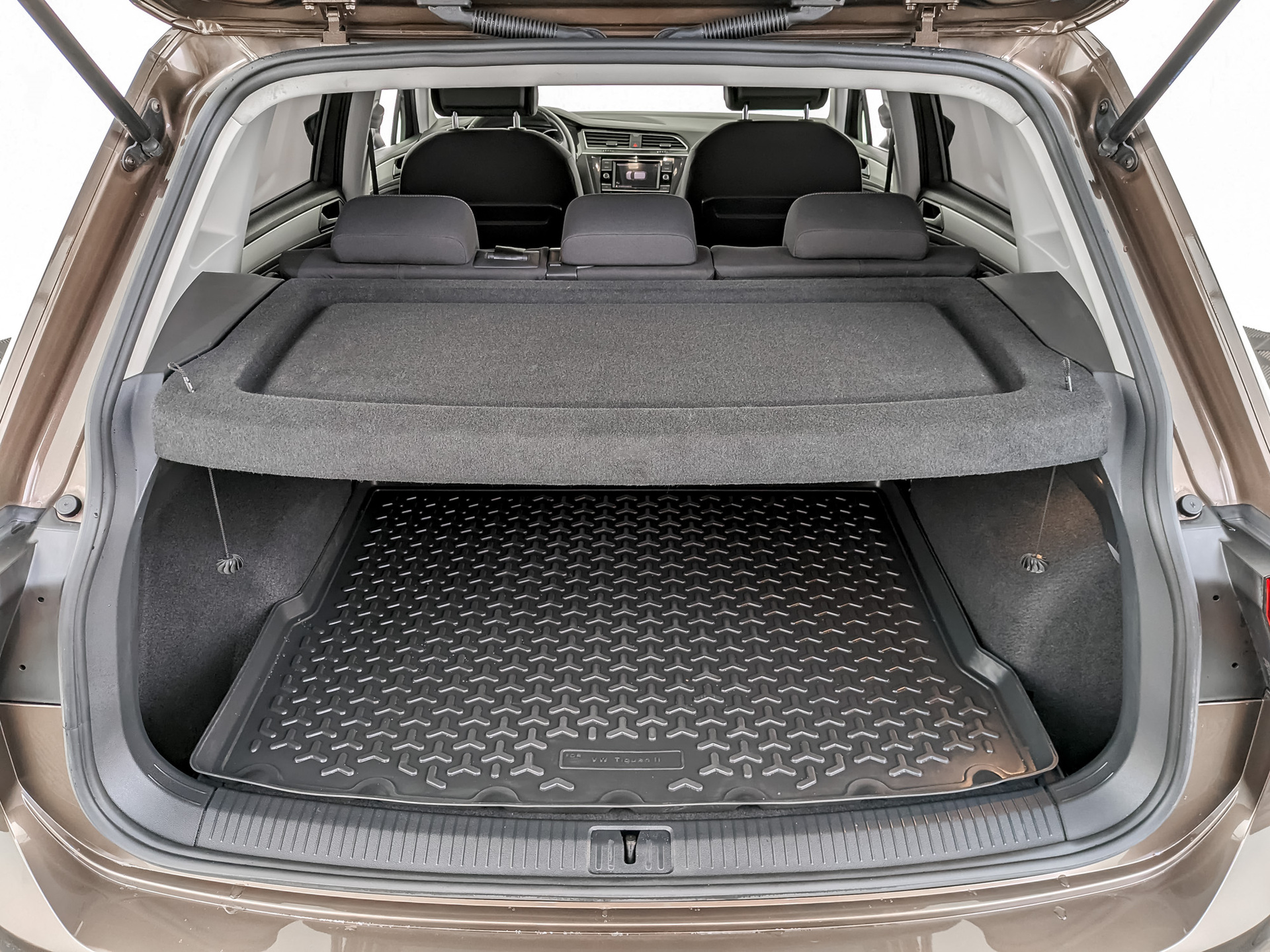 VOLKSWAGEN Tiguan 1.40 (150 л.с), автомат, 2018, пробег 37 000 км