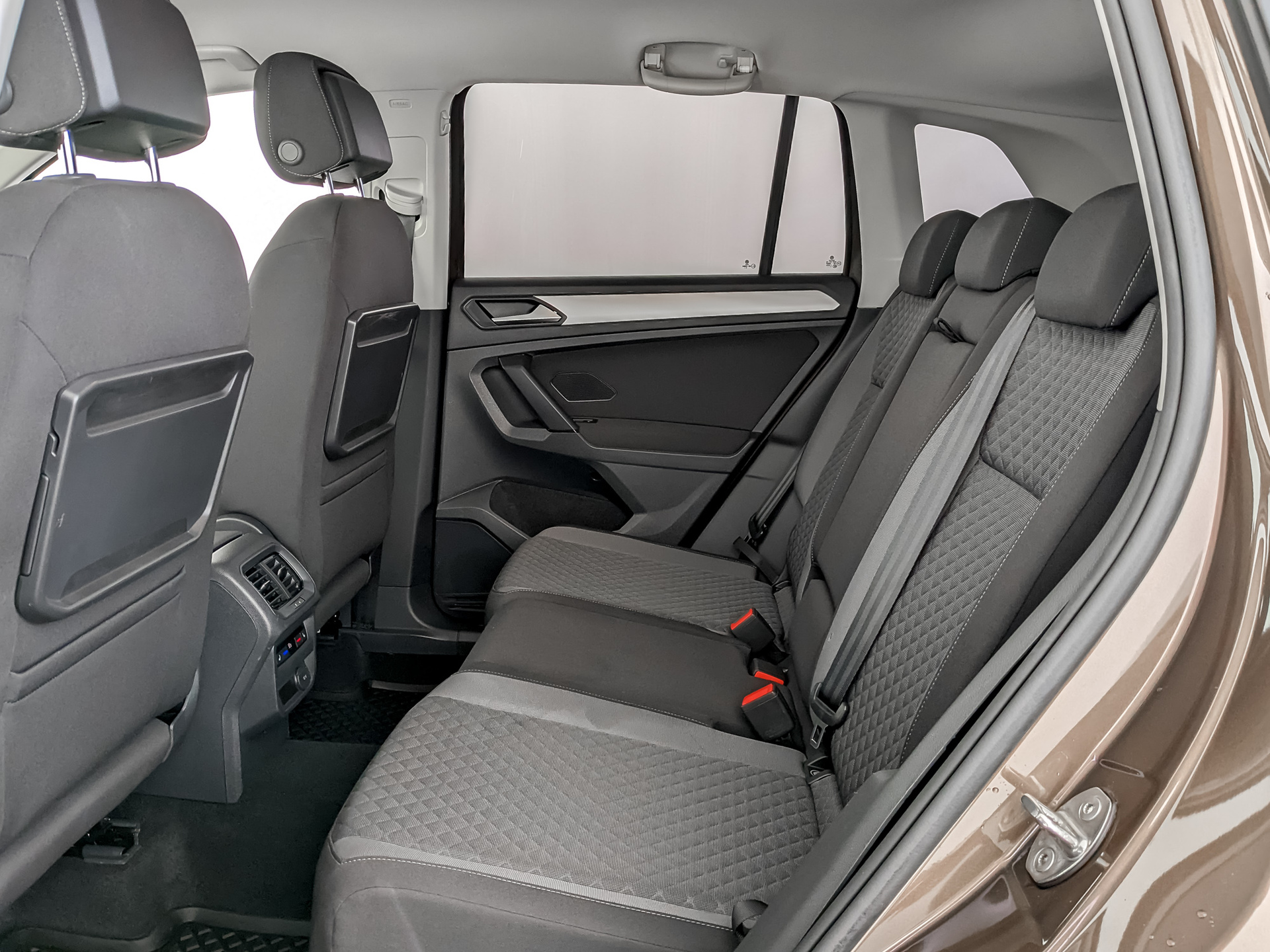 VOLKSWAGEN Tiguan 1.40 (150 л.с), автомат, 2018, пробег 37 000 км