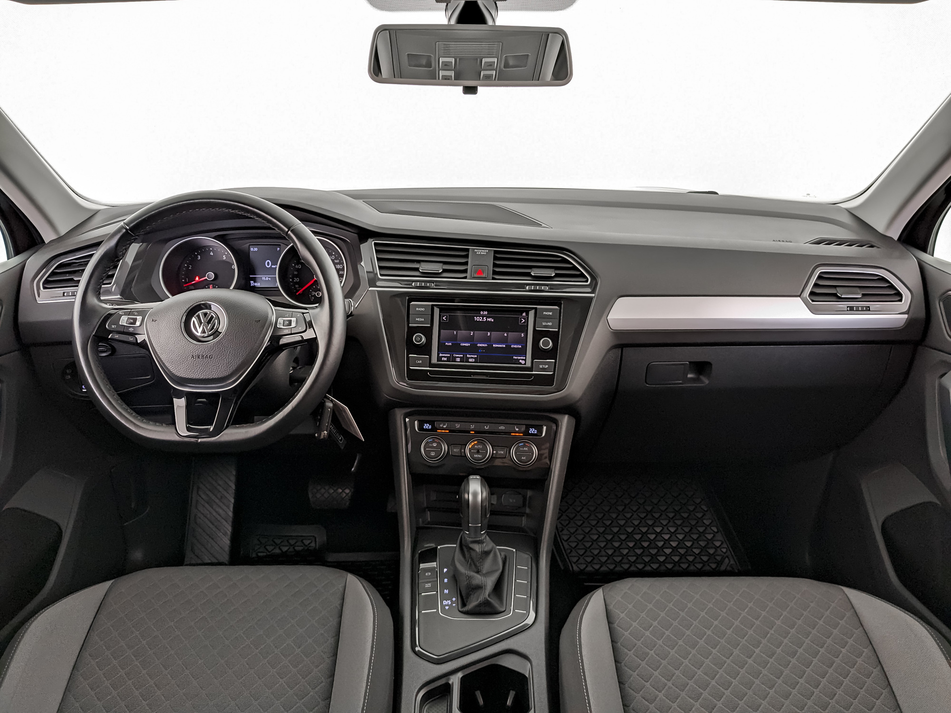 VOLKSWAGEN Tiguan 1.40 (150 л.с), автомат, 2018, пробег 37 000 км