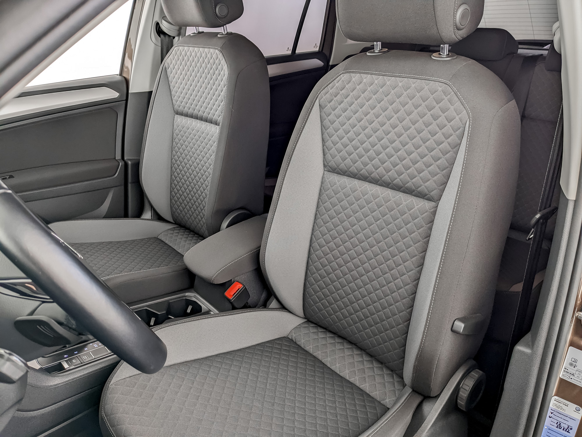 VOLKSWAGEN Tiguan 1.40 (150 л.с), автомат, 2018, пробег 37 000 км