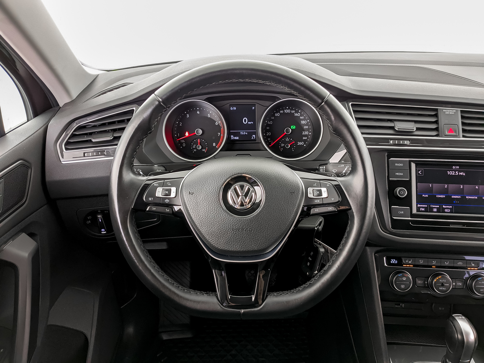 VOLKSWAGEN Tiguan 1.40 (150 л.с), автомат, 2018, пробег 37 000 км
