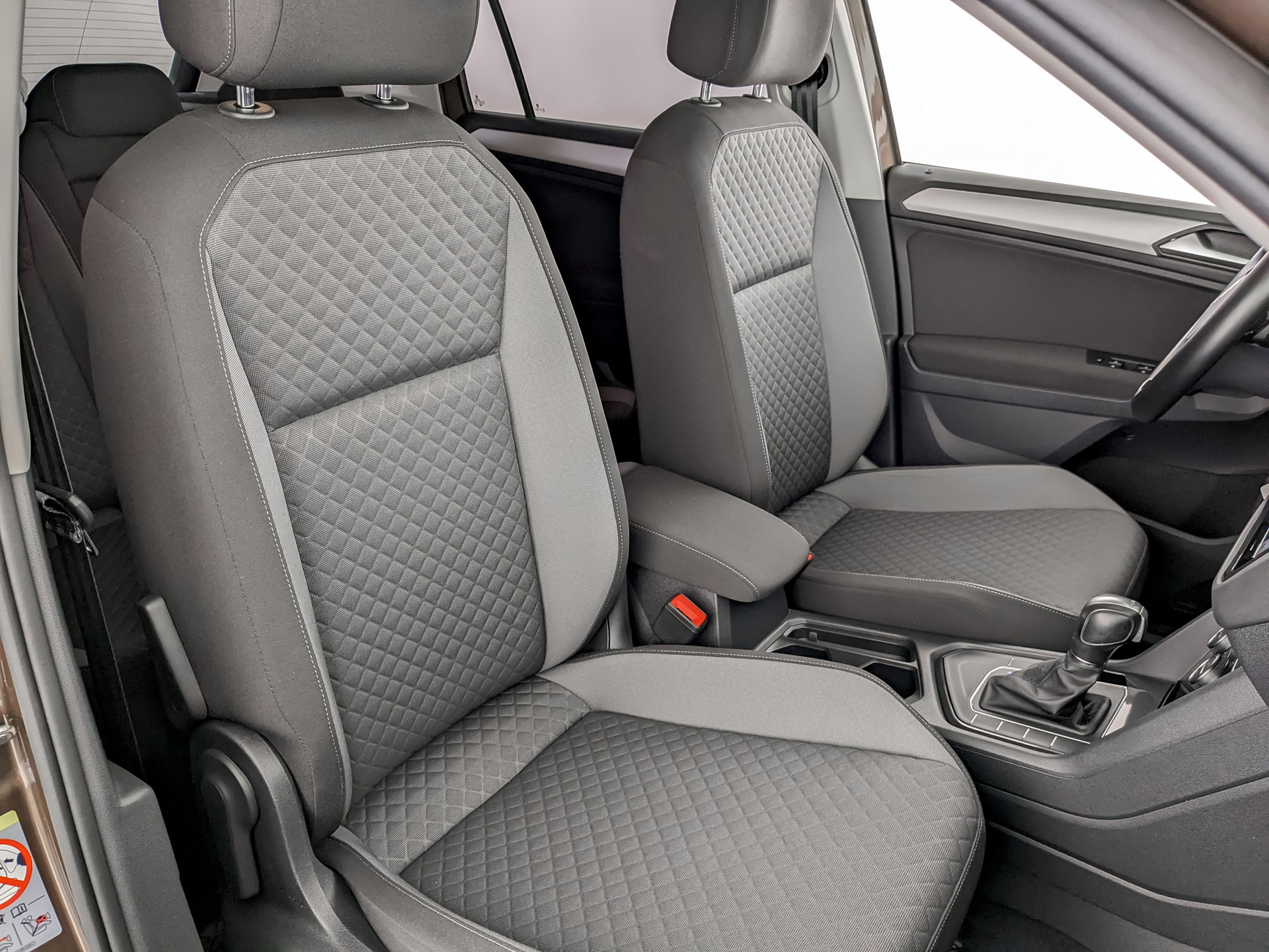 VOLKSWAGEN Tiguan 1.40 (150 л.с), автомат, 2018, пробег 37 000 км