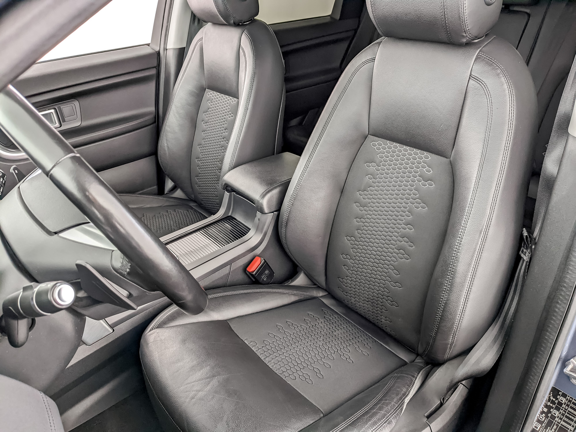 LAND ROVER Discovery Sport 2.00 (149 л.с), автомат, 2019, пробег 93 120 км