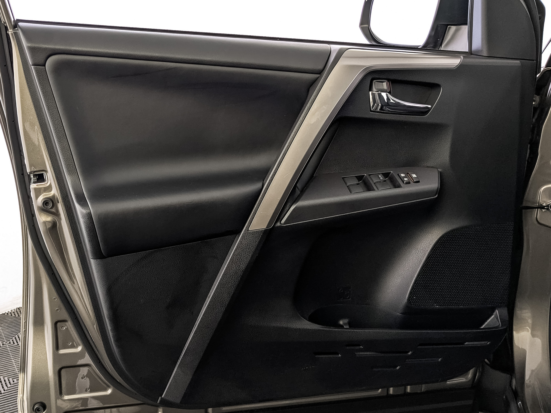 TOYOTA Rav-4 2.00 (146 л.с), автомат, 2018, пробег 51 388 км