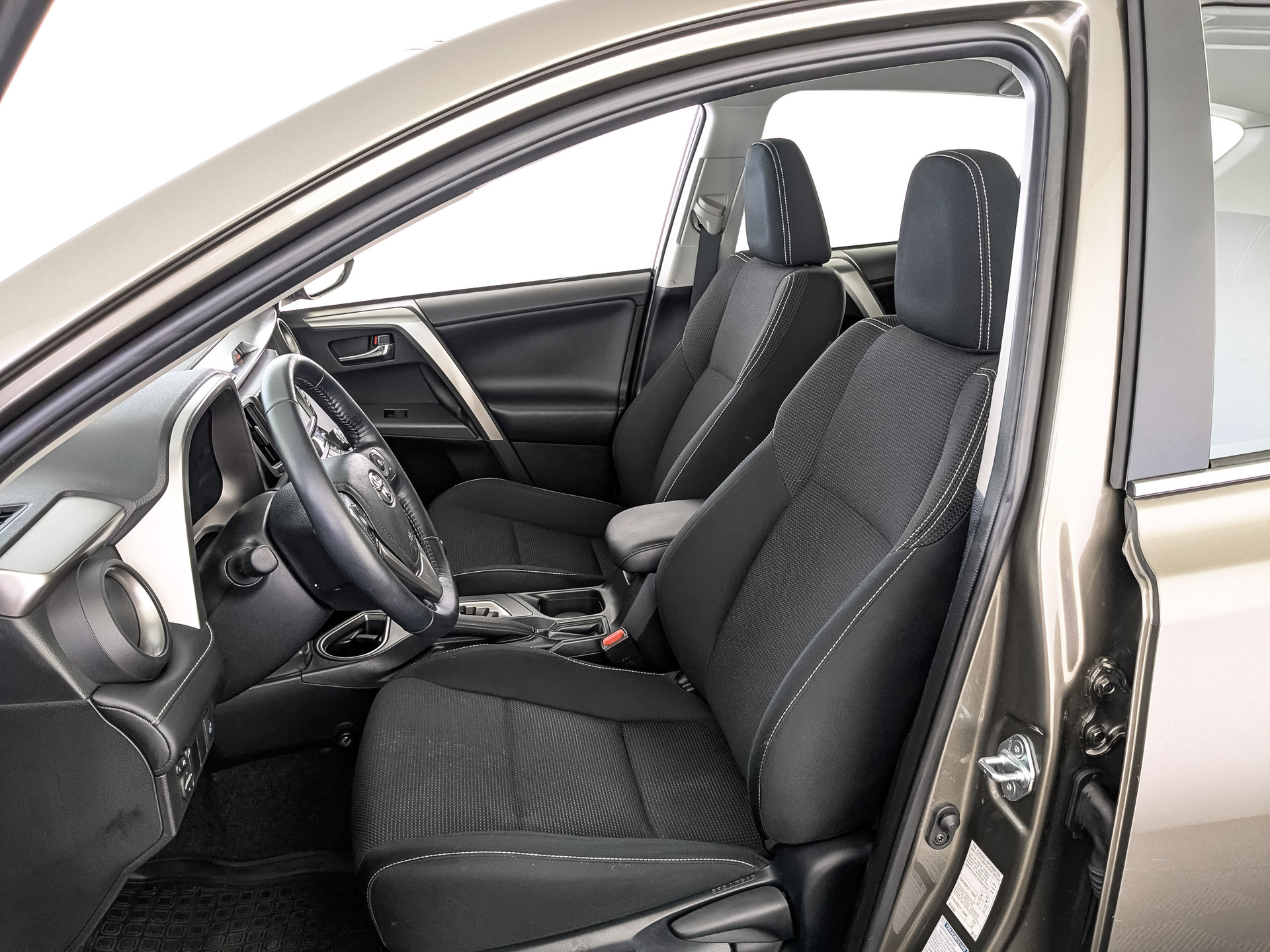 TOYOTA Rav-4 2.00 (146 л.с), автомат, 2018, пробег 51 388 км