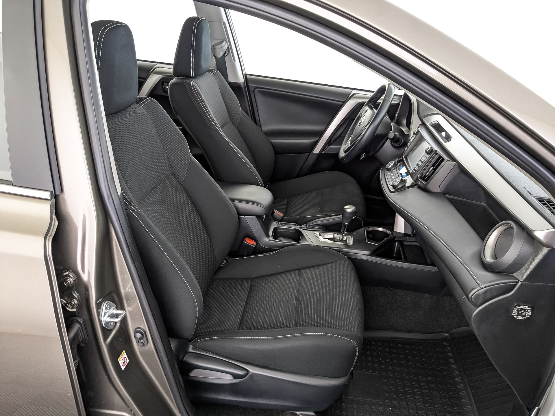 TOYOTA Rav-4 2.00 (146 л.с), автомат, 2018, пробег 51 388 км