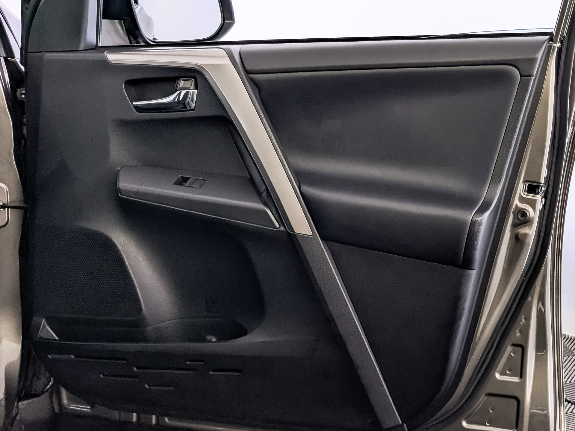 TOYOTA Rav-4 2.00 (146 л.с), автомат, 2018, пробег 51 388 км