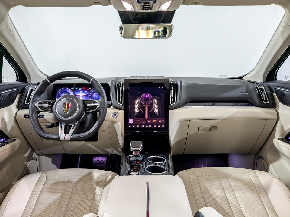 Фото Hongqi HS3 с пробегом 1700 км
