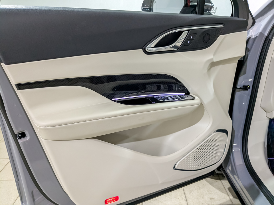 Фото Hongqi HS3 с пробегом 1700 км